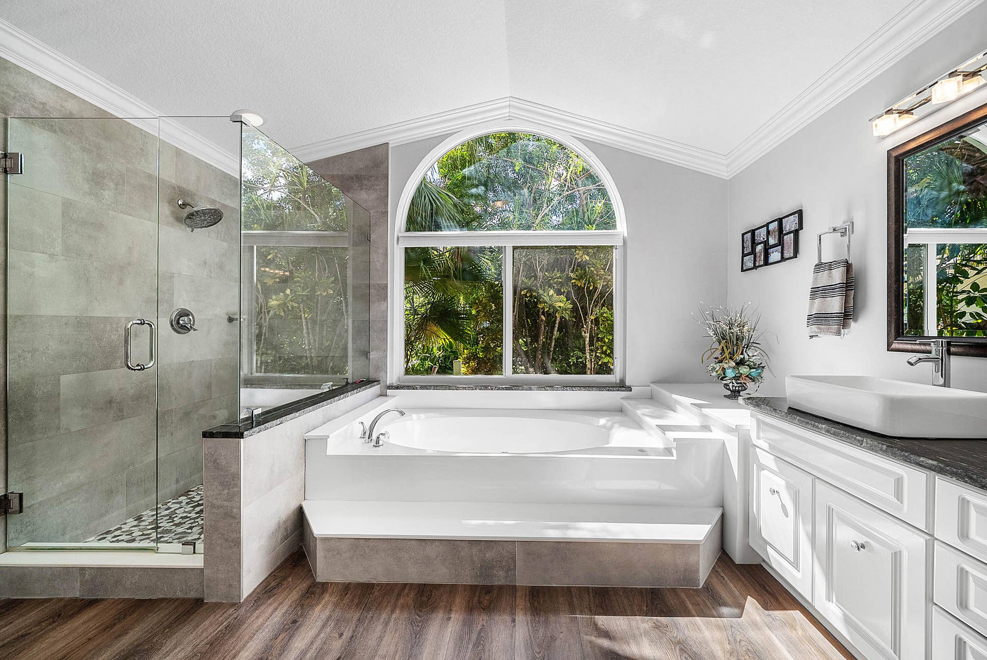 9 Aspen Court, Boynton Beach, FL 33436 Primary Updated Bath