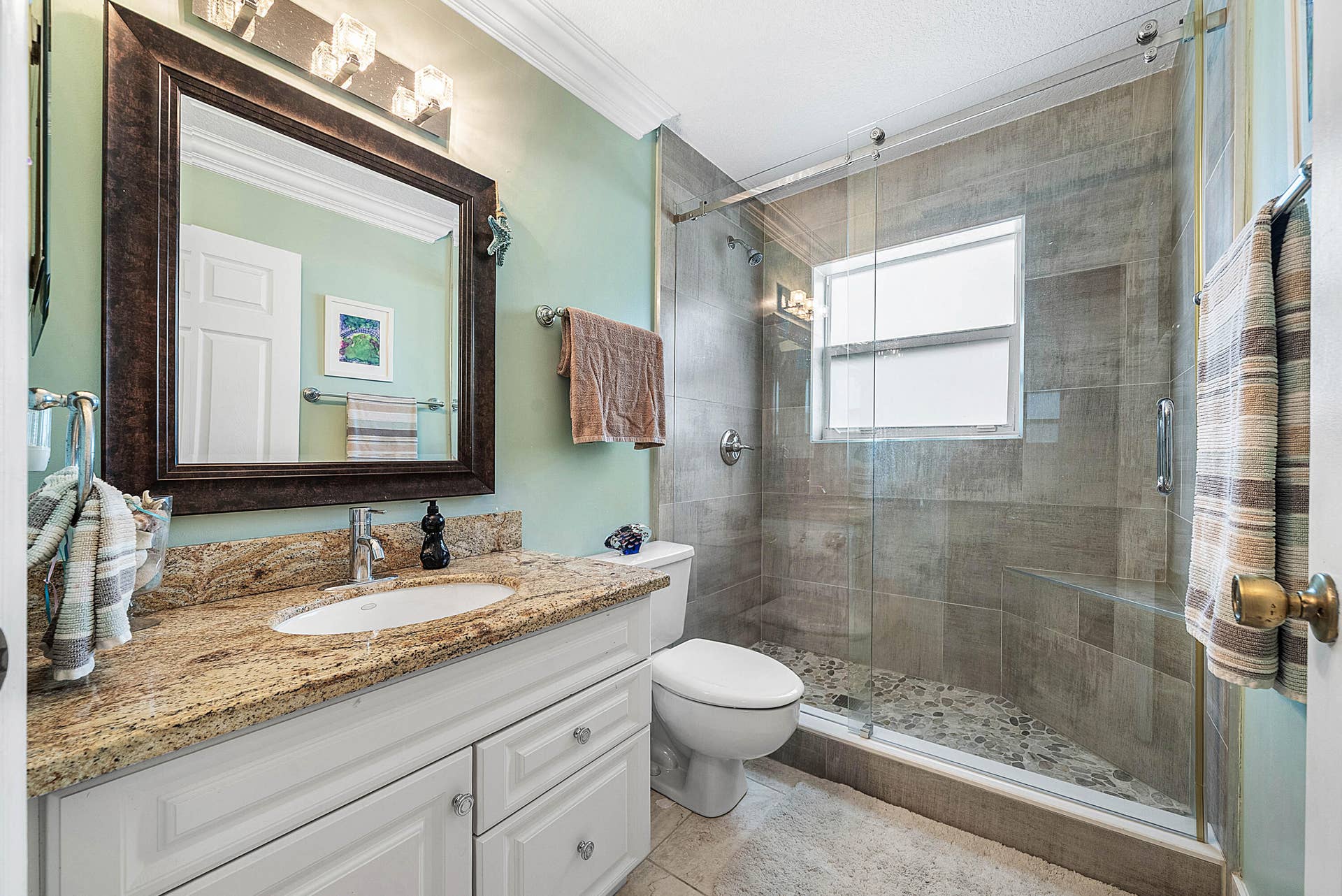 9 Aspen Court, Boynton Beach, FL 33436 Second Full Bath