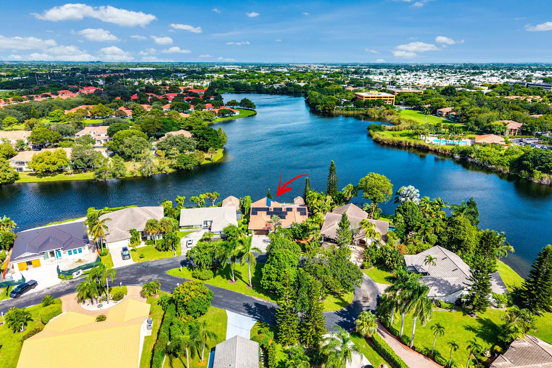 9 Aspen Court, Boynton Beach, FL 33436 Prime Lakefront Location
