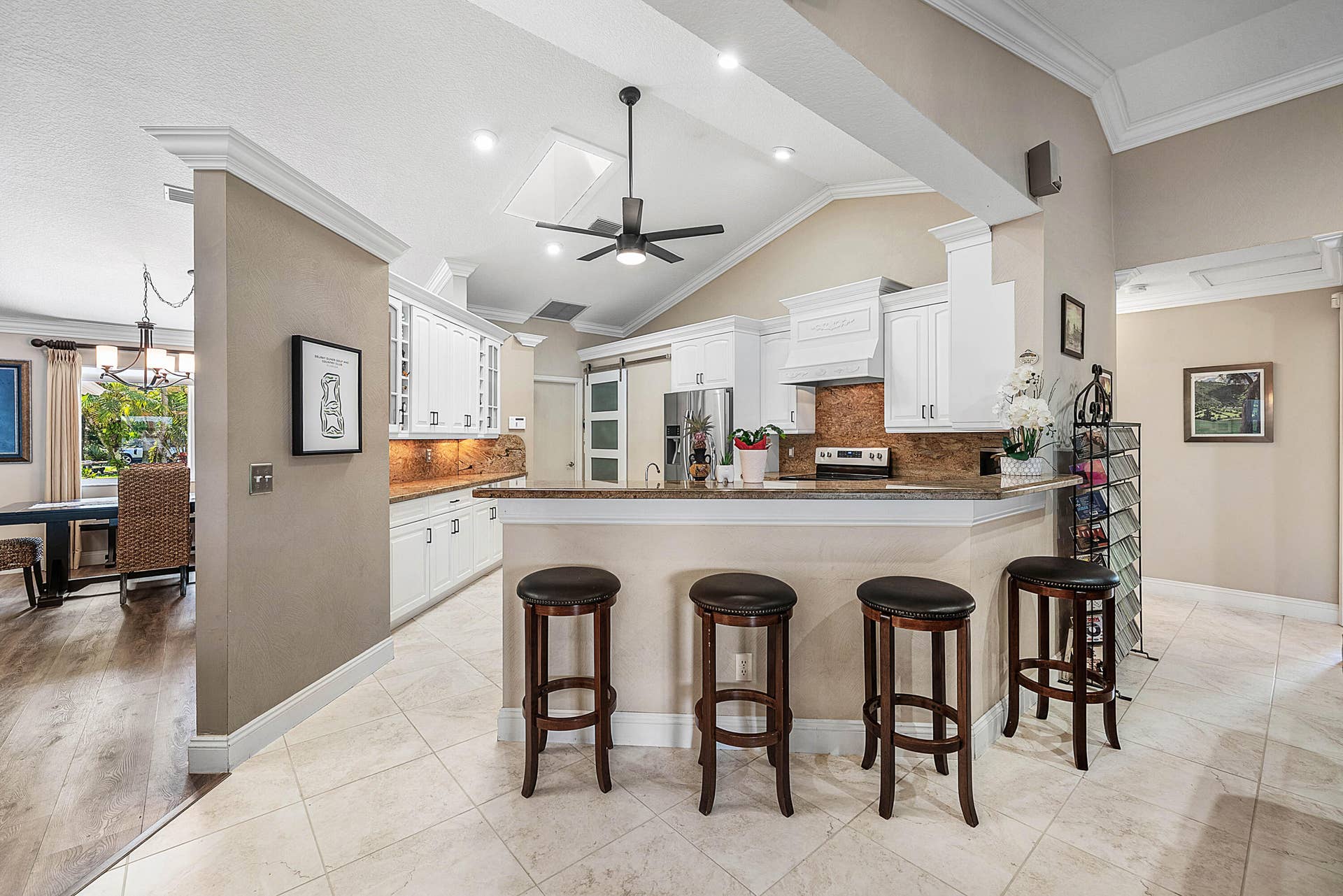 9 Aspen Court, Boynton Beach, FL 33436 Kitchen Breakfast Bar