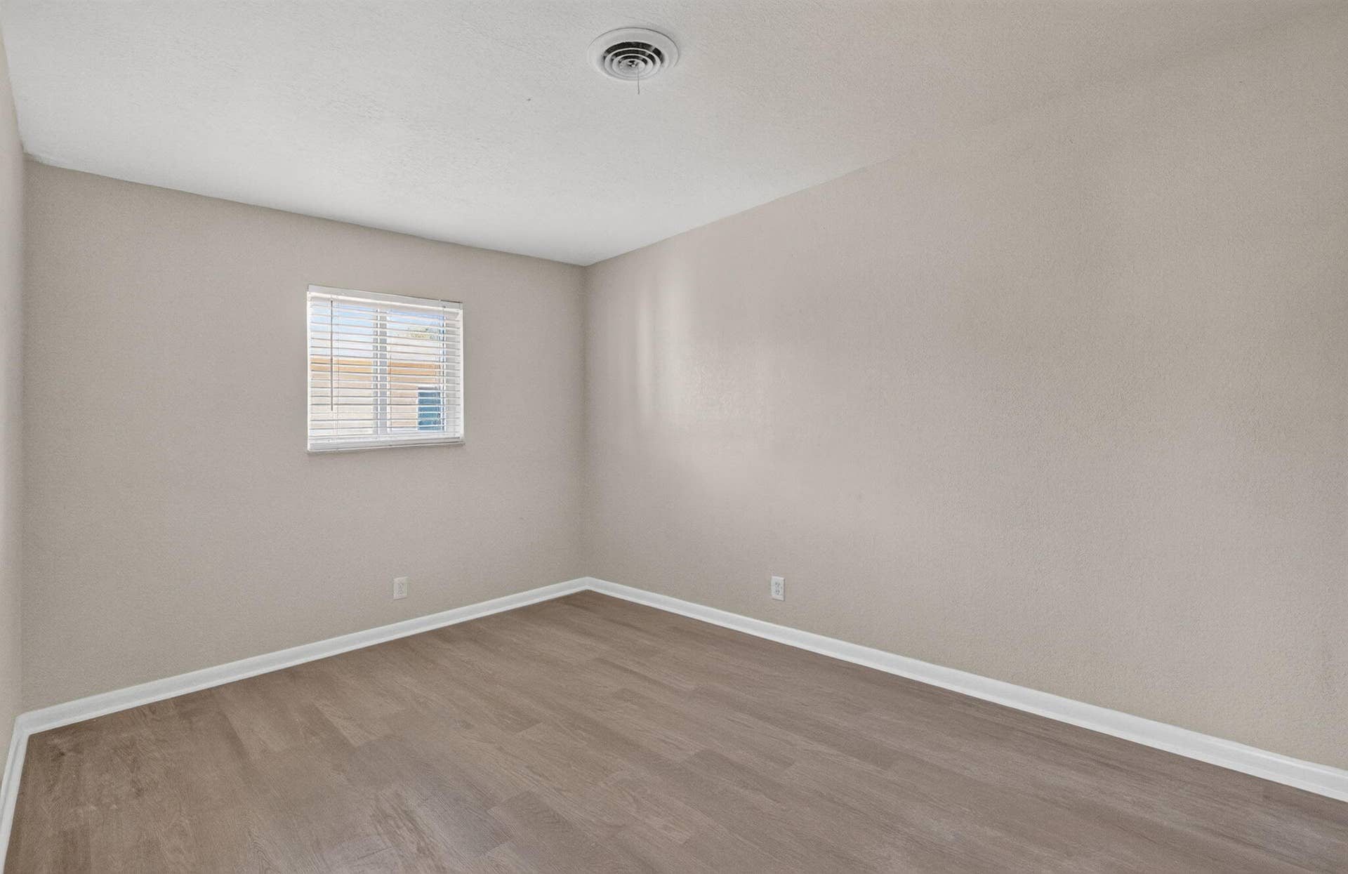 3121 NE 7th Avenue, #C, Pompano Beach, FL 33064 17-web-or-mls-8I8A9682