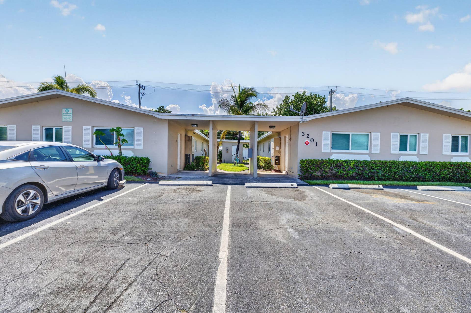 3121 NE 7th Avenue, #C, Pompano Beach, FL 33064 1-web-or-mls-8I8A9692