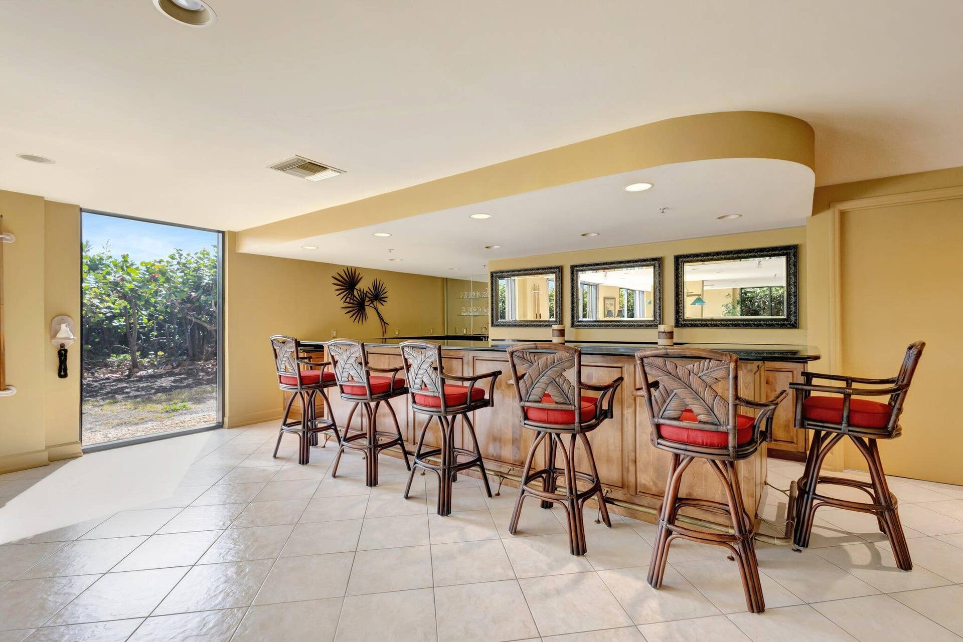 4000 N HIGHWAY A1A, #301, Fort Pierce, FL 34949 Bar