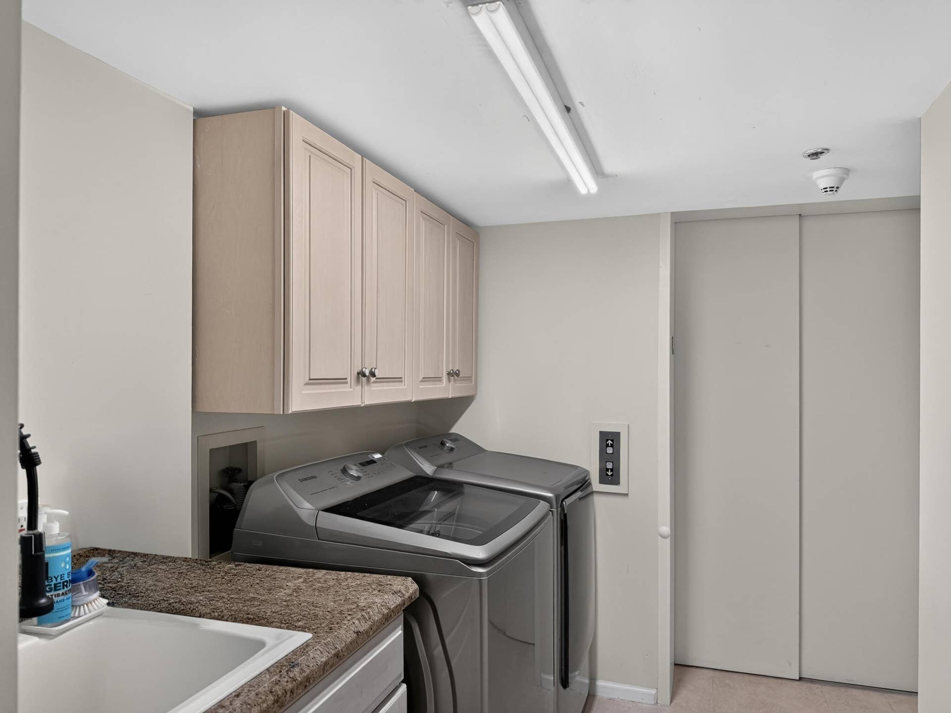 4000 N HIGHWAY A1A, #301, Fort Pierce, FL 34949 LAUNDRY