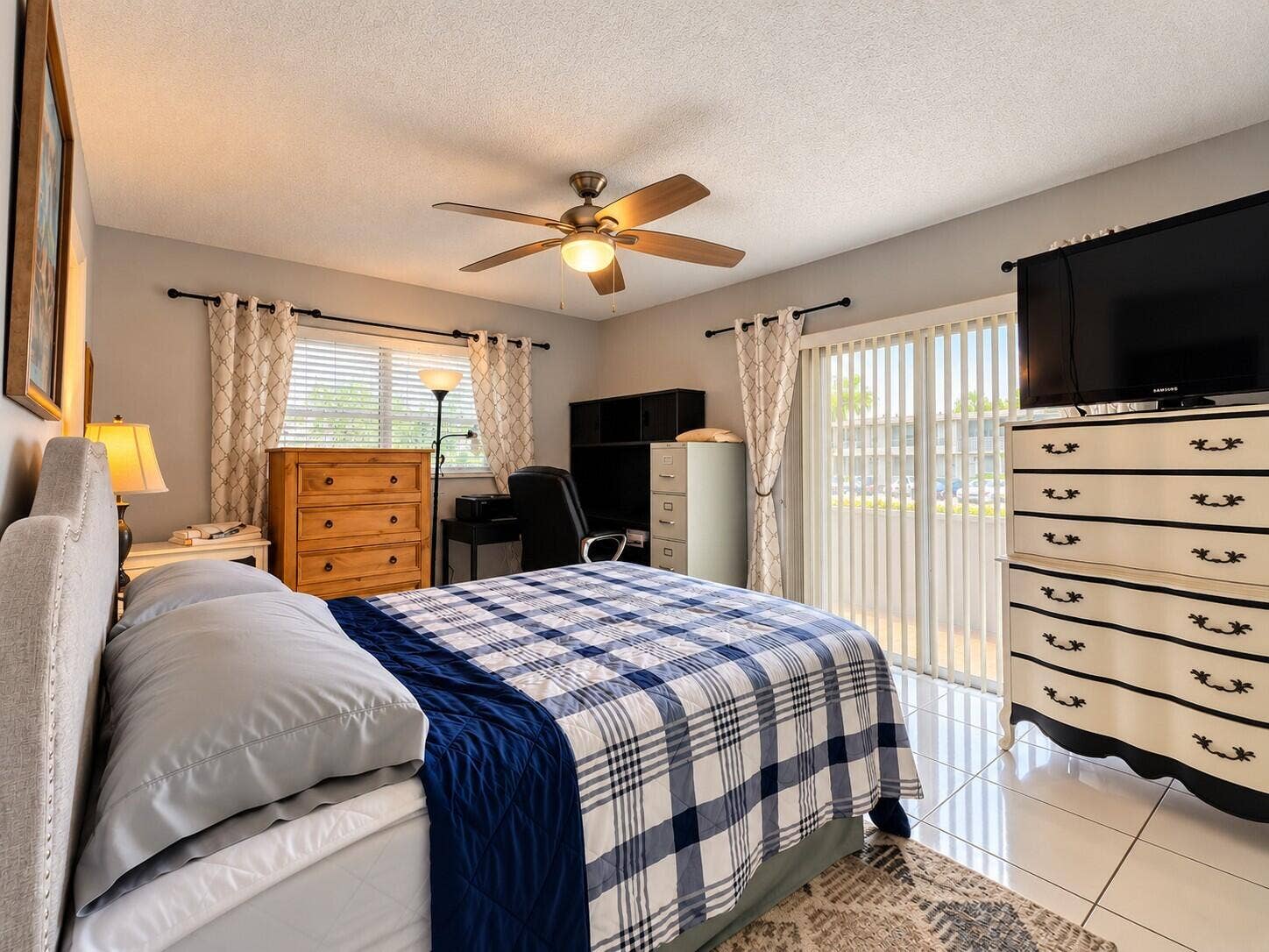 153 CAMBRIDGE G, West Palm Beach, FL 33417 Spacious Bedroom Suite With Updated Full Ensuite Bath w/ Step-in Shower!