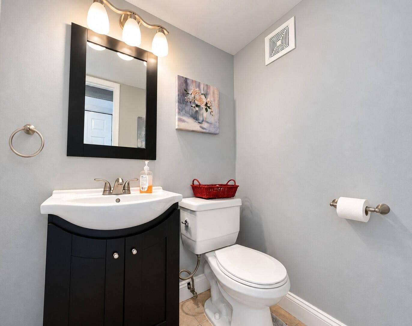 153 CAMBRIDGE G, West Palm Beach, FL 33417 Updated Guest Half Bath