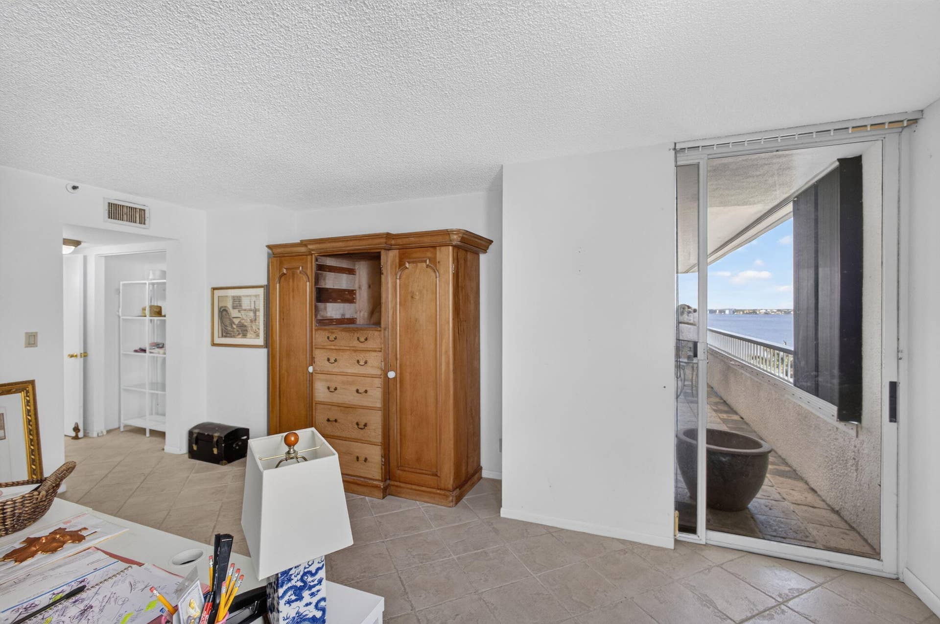 2nd bedroom with door to patio