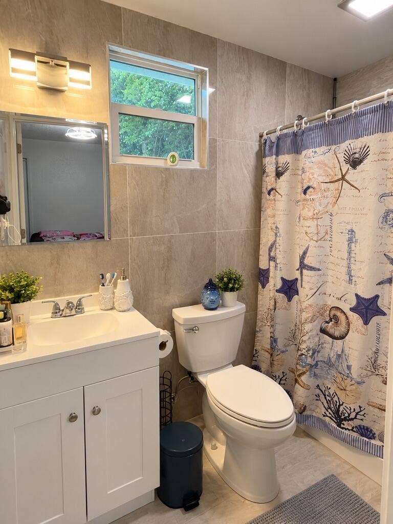 2930 WAYNE Road, West Palm Beach, West Palm Beach, FL 33406 MASTER BATH