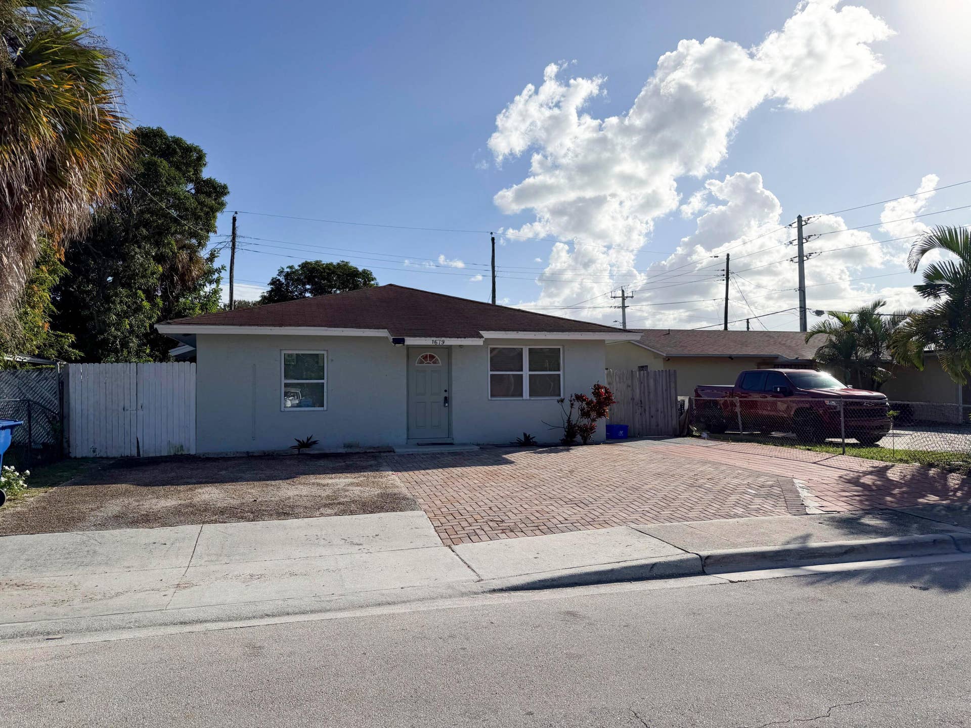 1679 W 16 Frontview