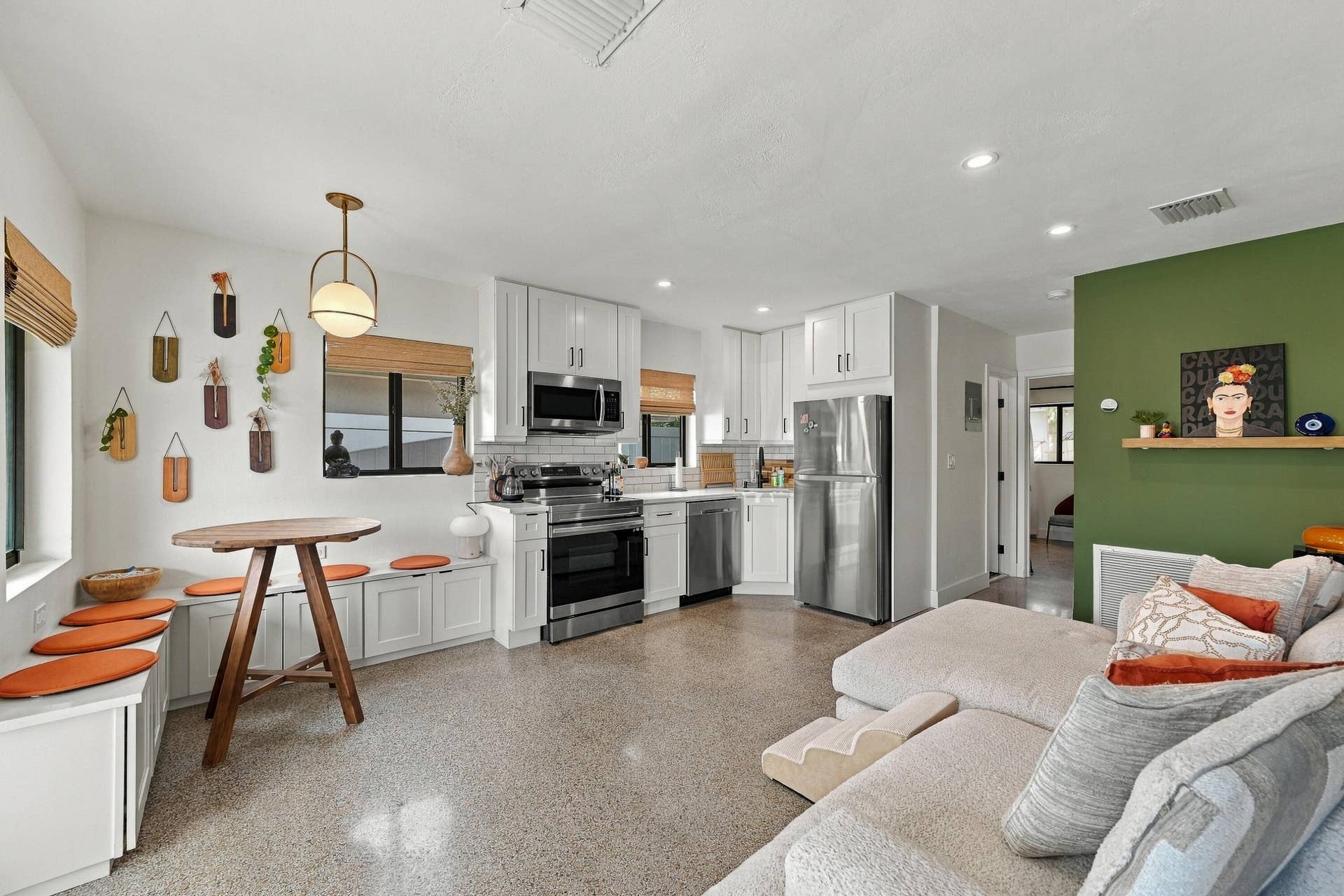 501 NW 25TH Street, #A, Wilton Manors, FL 33311 02_living room