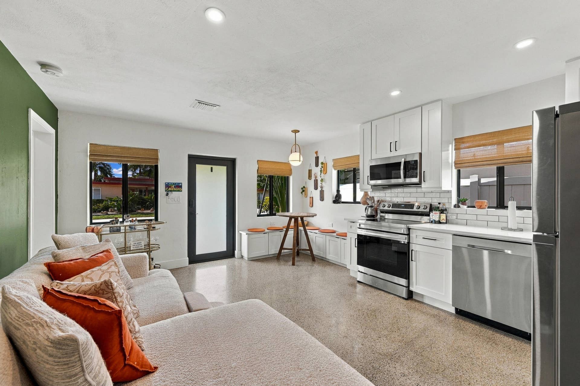 501 NW 25TH Street, #A, Wilton Manors, FL 33311 03_kitchen