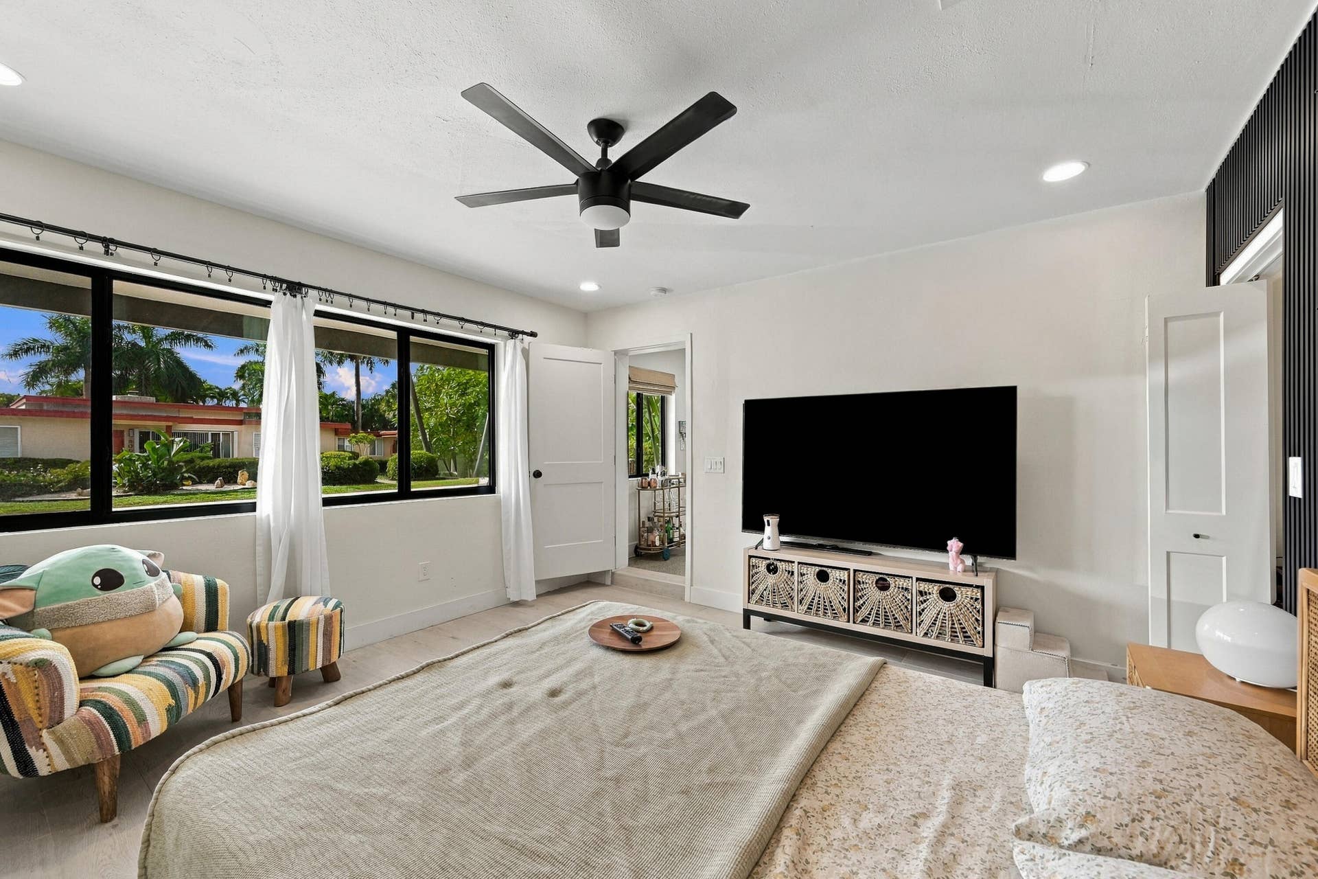 501 NW 25TH Street, #A, Wilton Manors, FL 33311 05_primary bedroom