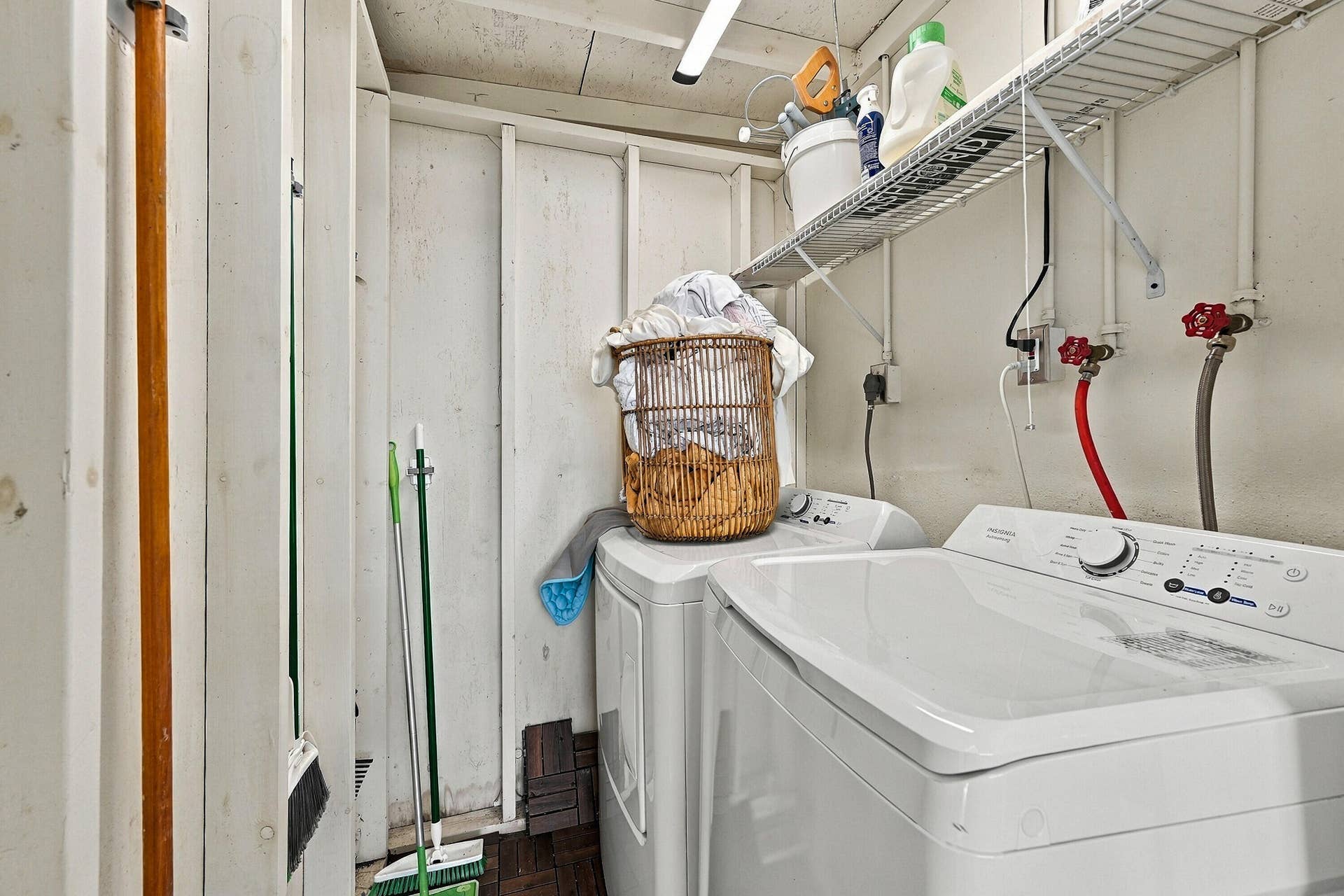 501 NW 25TH Street, #A, Wilton Manors, FL 33311 09_laundry
