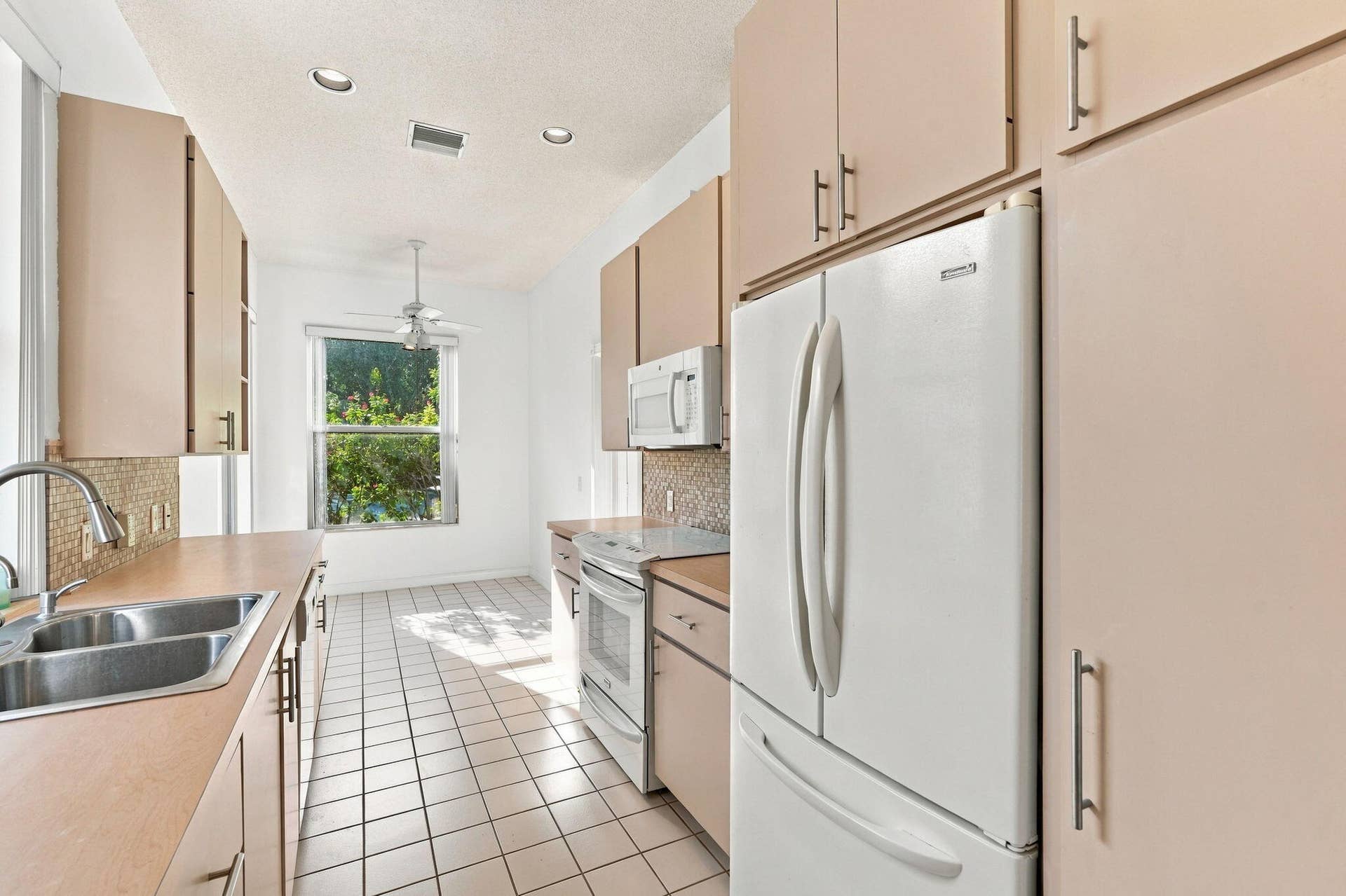 7492 SE MARSH FERN Lane, Hobe Sound, FL 33455 23-web-or-mls-7492_SE_Marsh_Fern_Lane_03