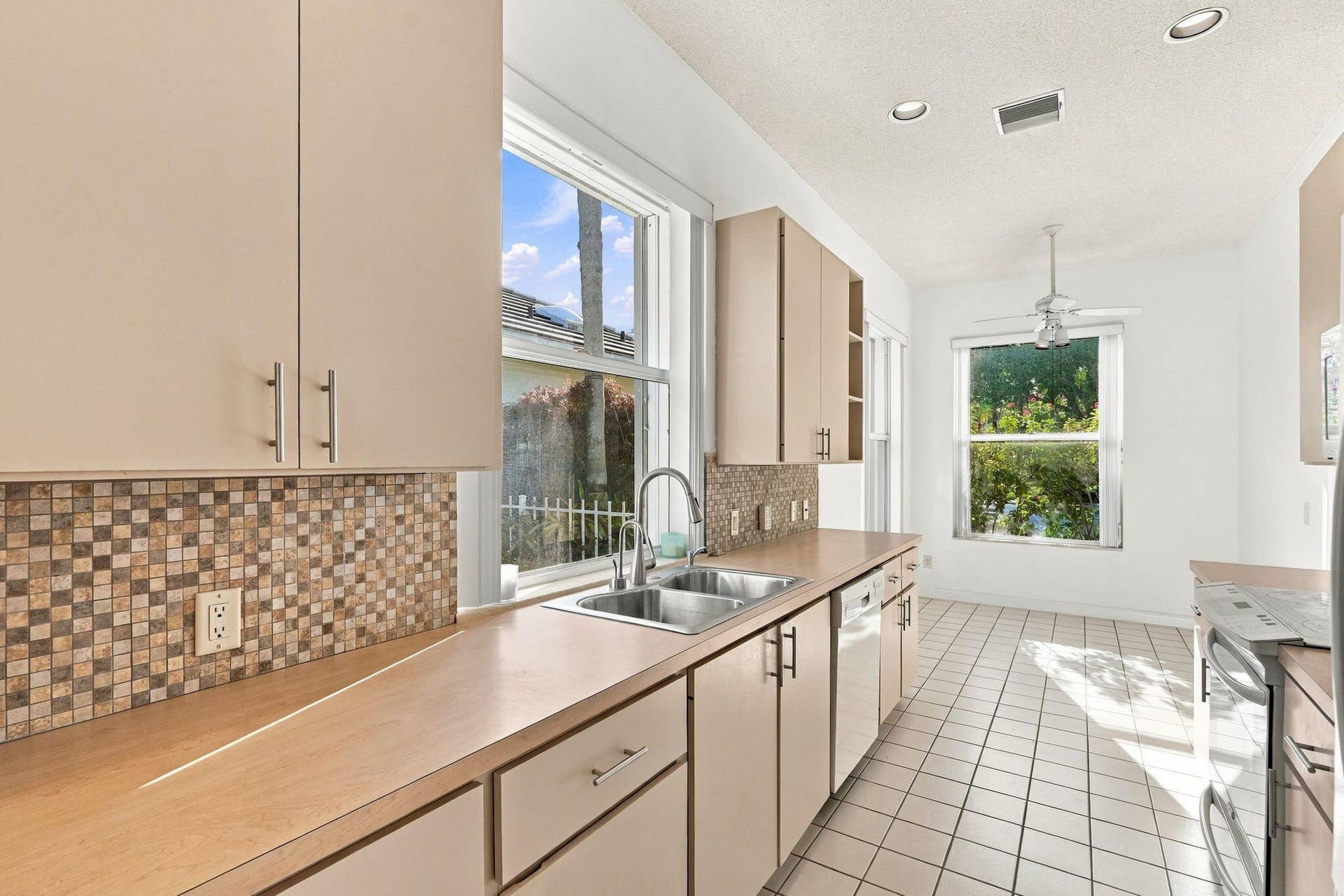 7492 SE MARSH FERN Lane, Hobe Sound, FL 33455 22-web-or-mls-7492_SE_Marsh_Fern_Lane_03