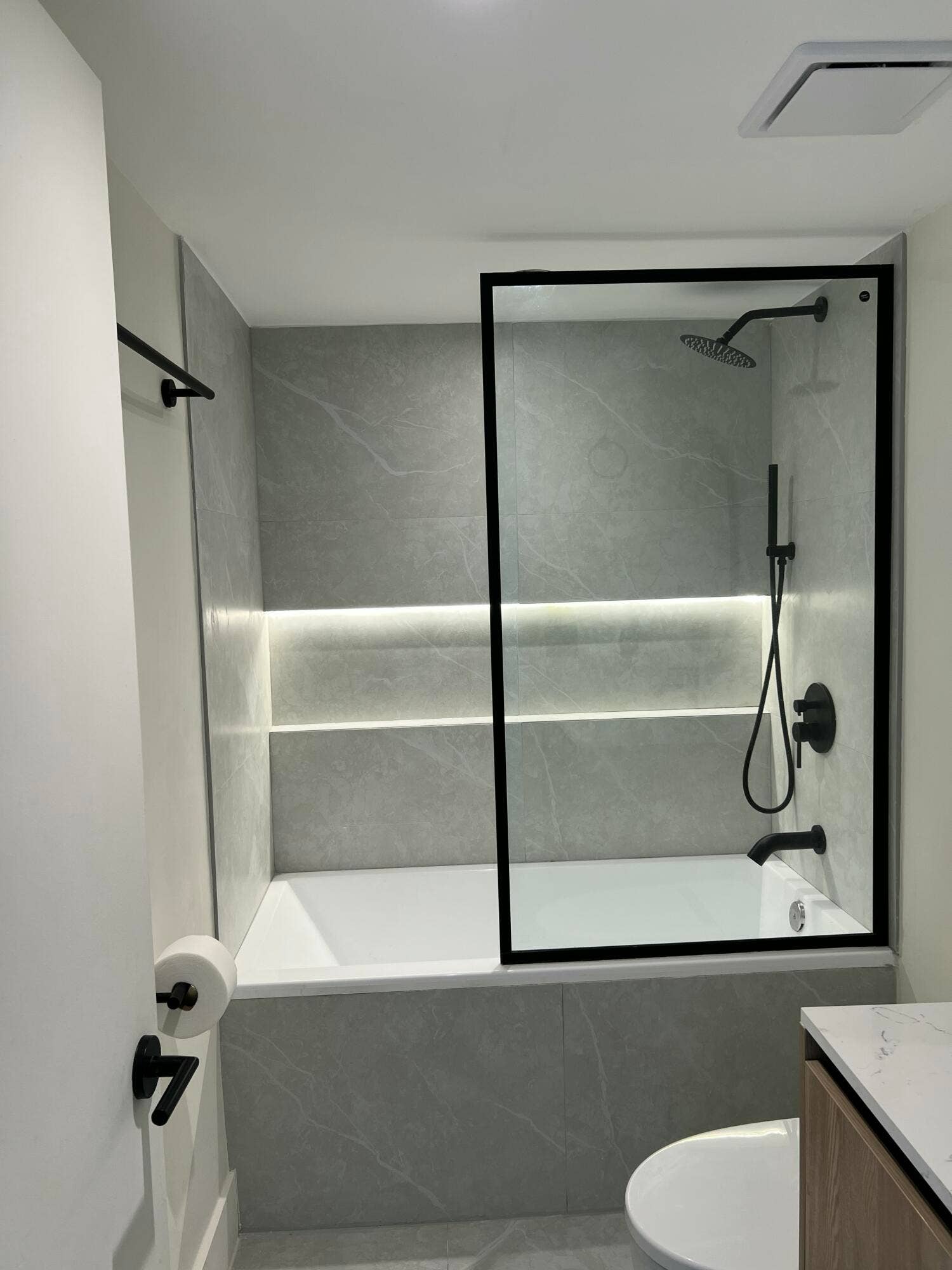 20505 E Country Club Drive, #1133, Aventura, FL 33180 Bathroom