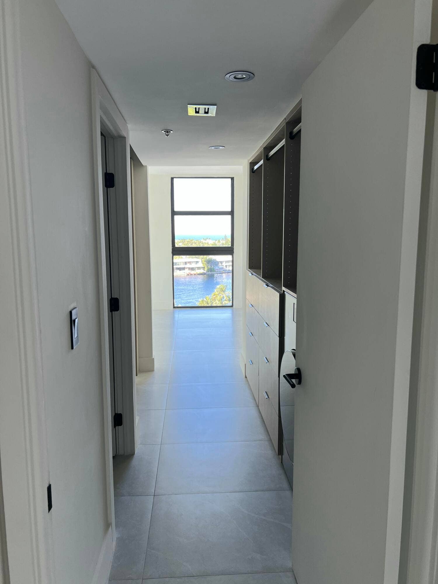 20505 E Country Club Drive, #1133, Aventura, FL 33180 Hallway