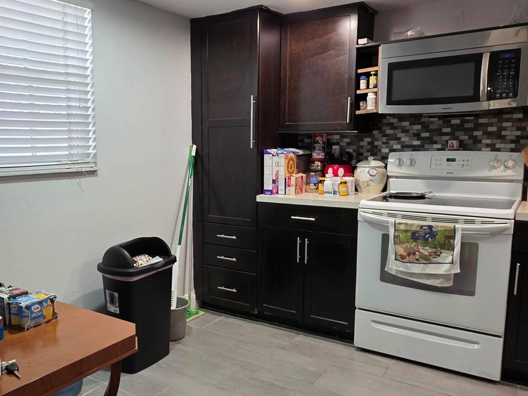 7556 Stirling Road, #117, Davie, FL 33024 Kitchen
