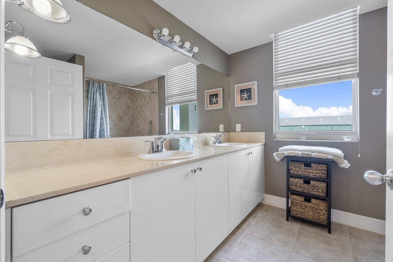 806 E WINDWARD Way, #301, Lantana, Lantana, FL 33462 020-806EastWindwardWay-Lantana-FL-33462-