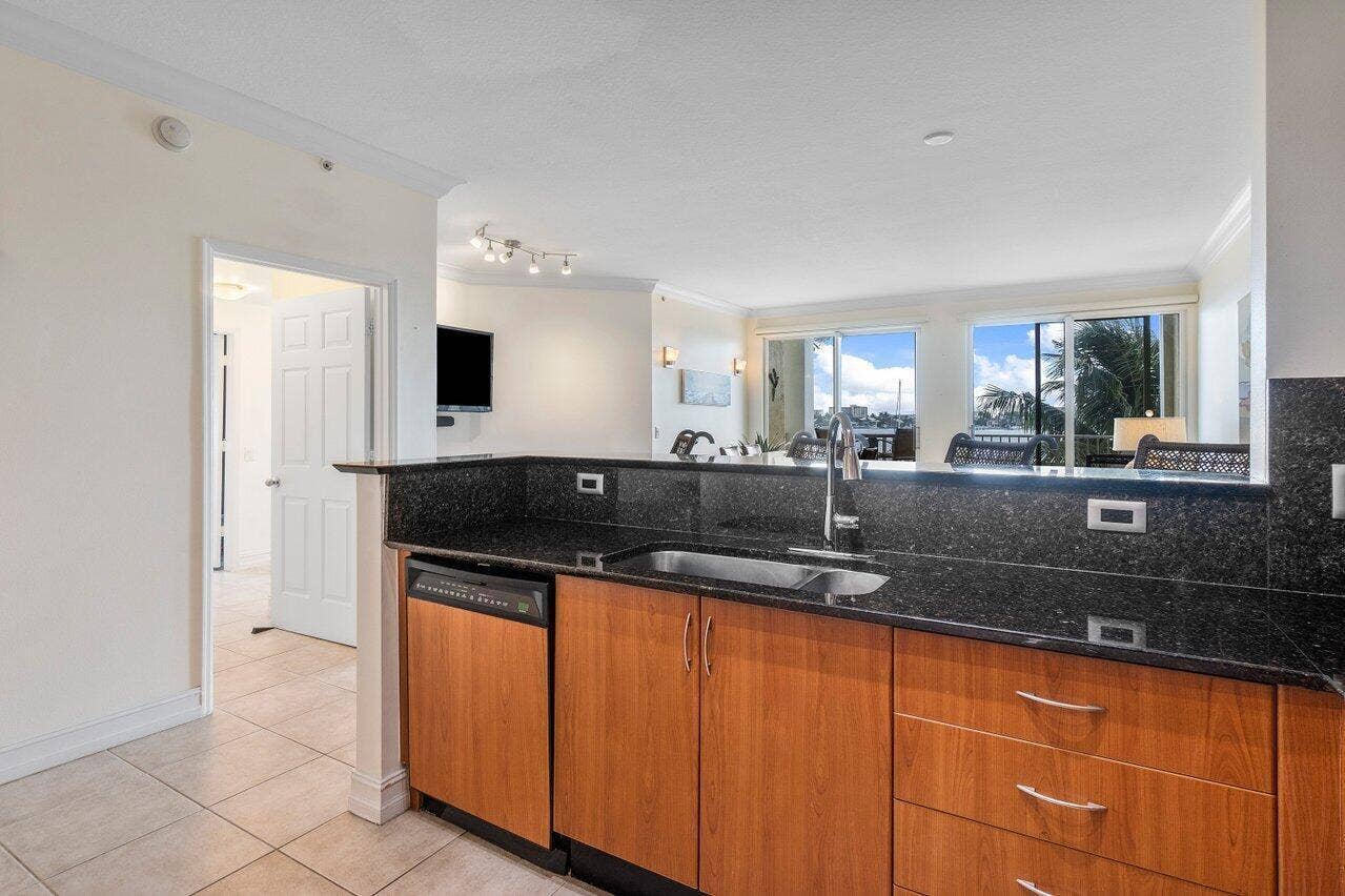 806 E WINDWARD Way, #301, Lantana, Lantana, FL 33462 015-806EastWindwardWay-Lantana-FL-33462-