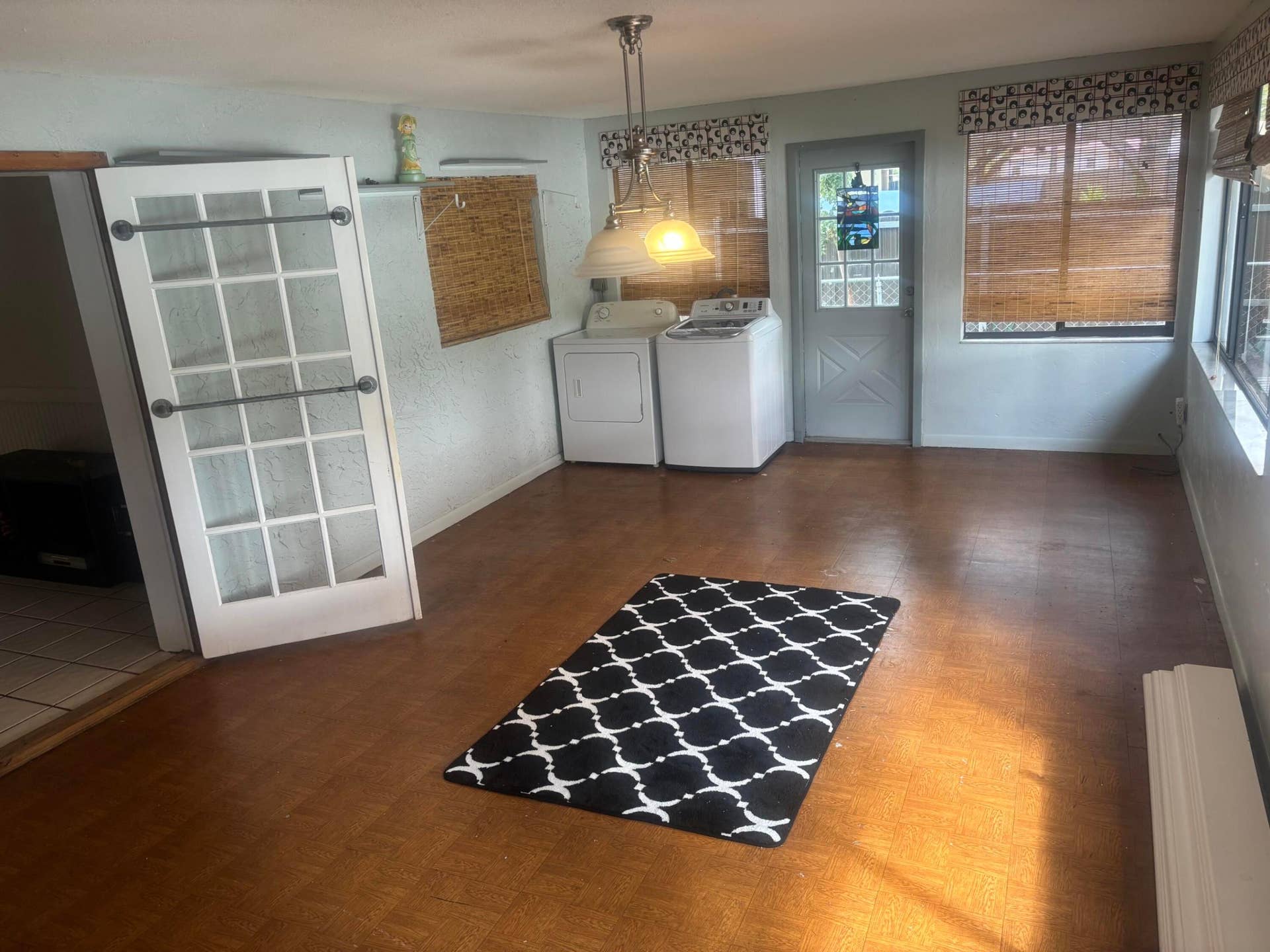 WASHER AND DRYER WITH LAKEVIEW