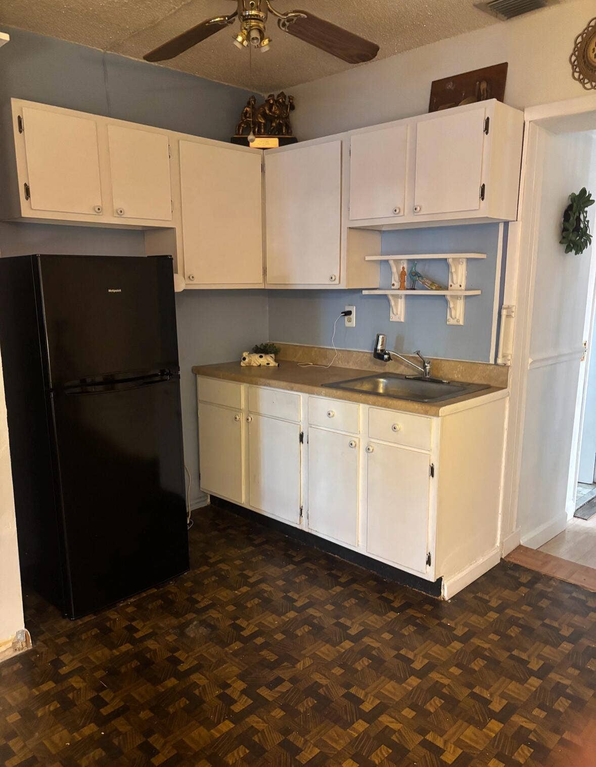 EXTRA KITCHEN AREA