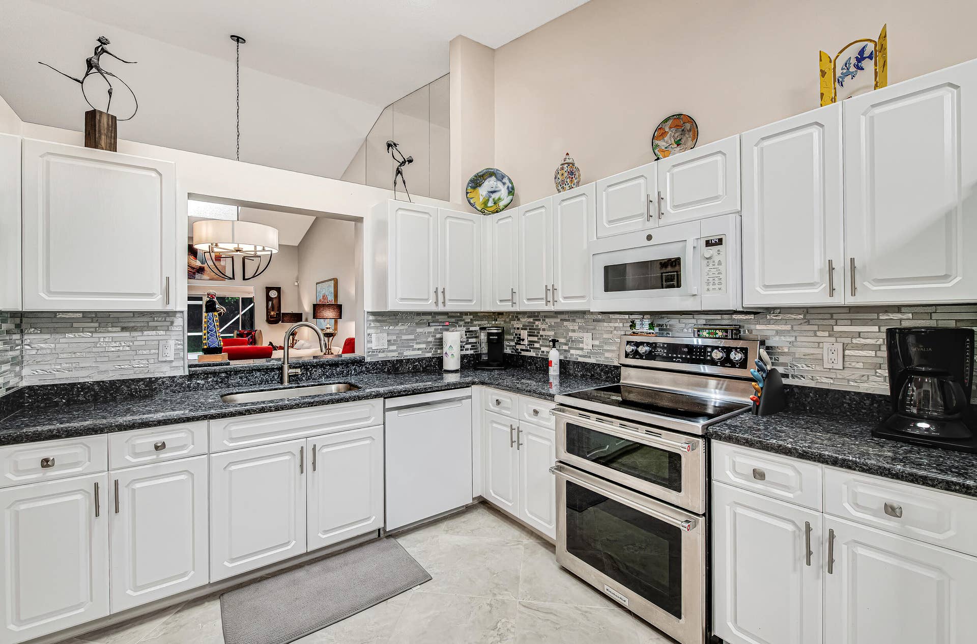 7569 Island Breeze Terrace, Boynton Beach, FL 33437 Kitchen