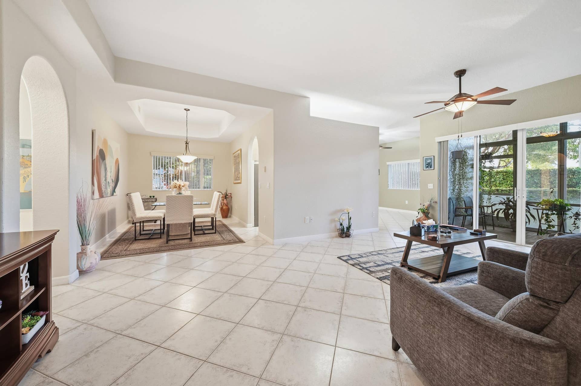 7986 EXETER Boulevard W, #101, Tamarac, FL 33321 Living room