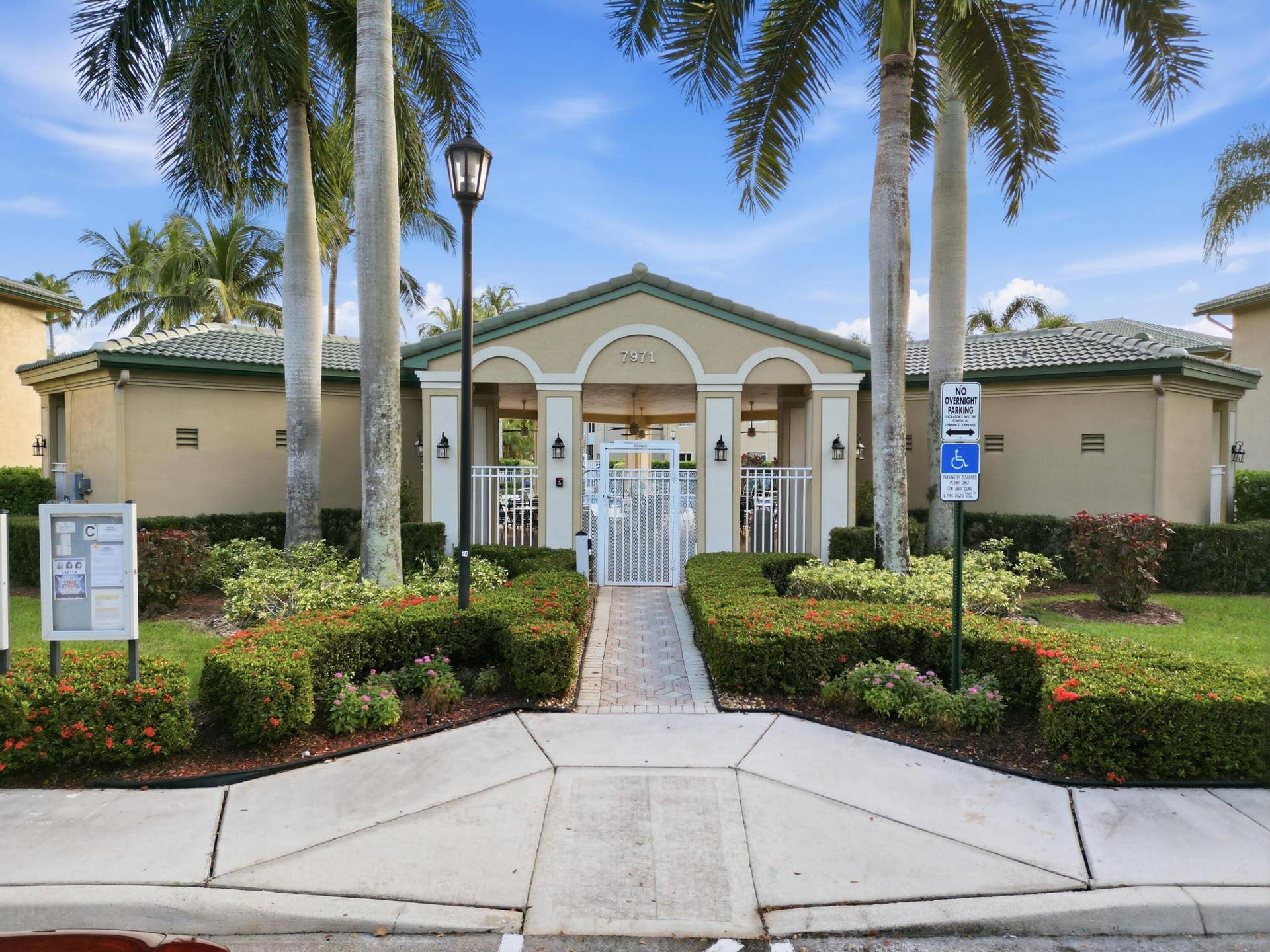 7986 EXETER Boulevard W, #101, Tamarac, FL 33321 Exeter pool entrance