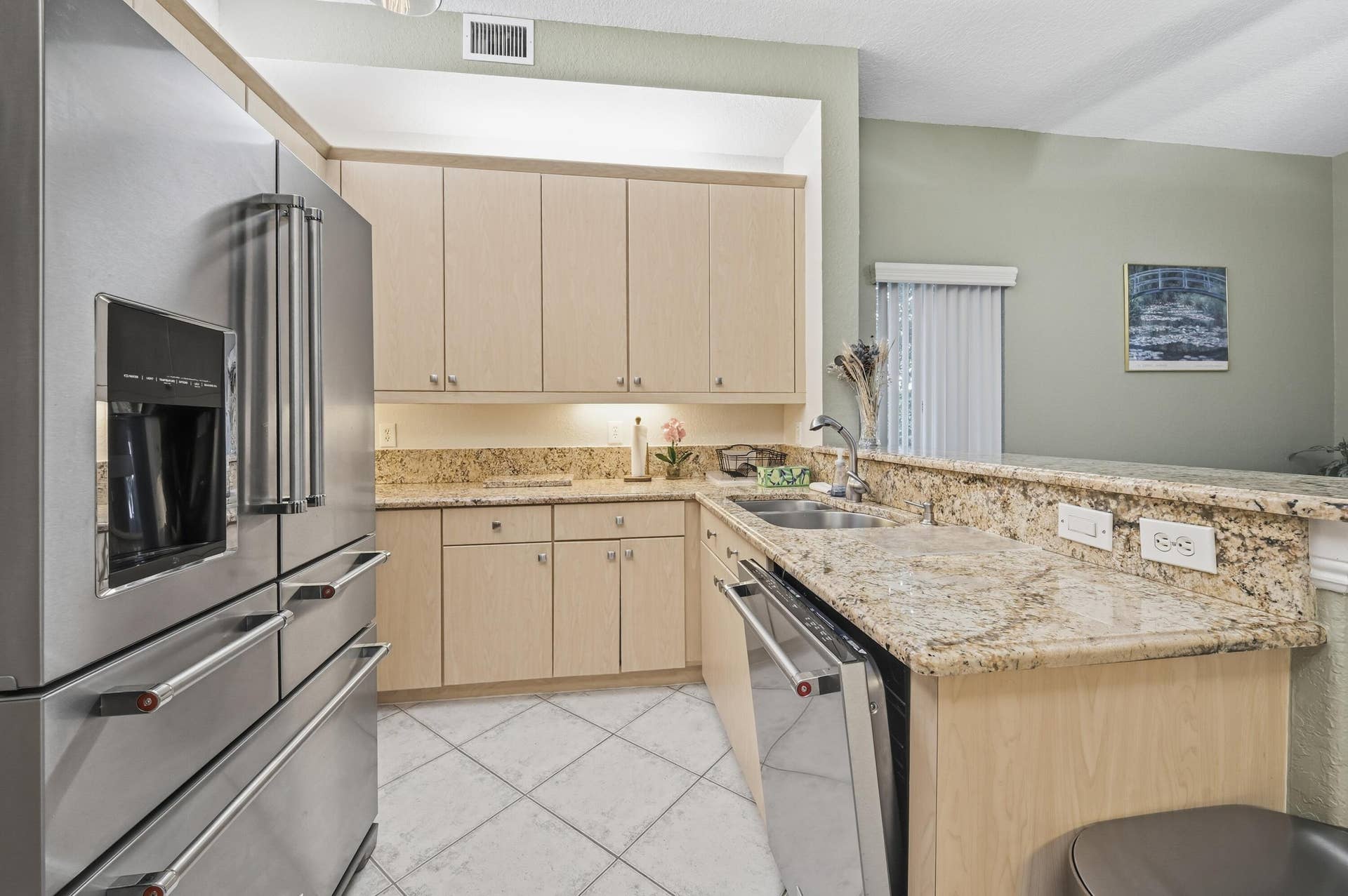 7986 EXETER Boulevard W, #101, Tamarac, FL 33321 Kitchen