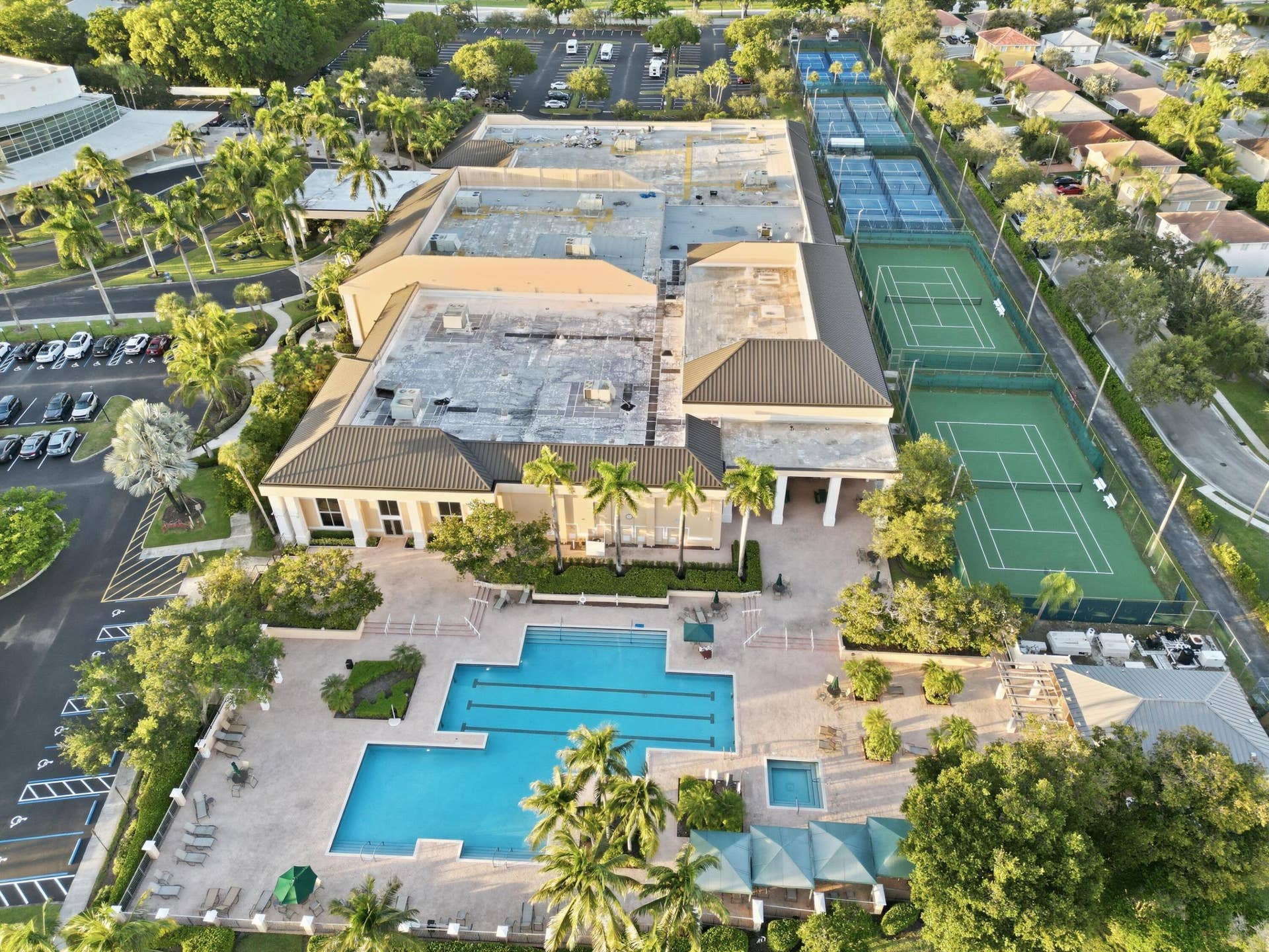 7986 EXETER Boulevard W, #101, Tamarac, FL 33321 Kings point clubhouse