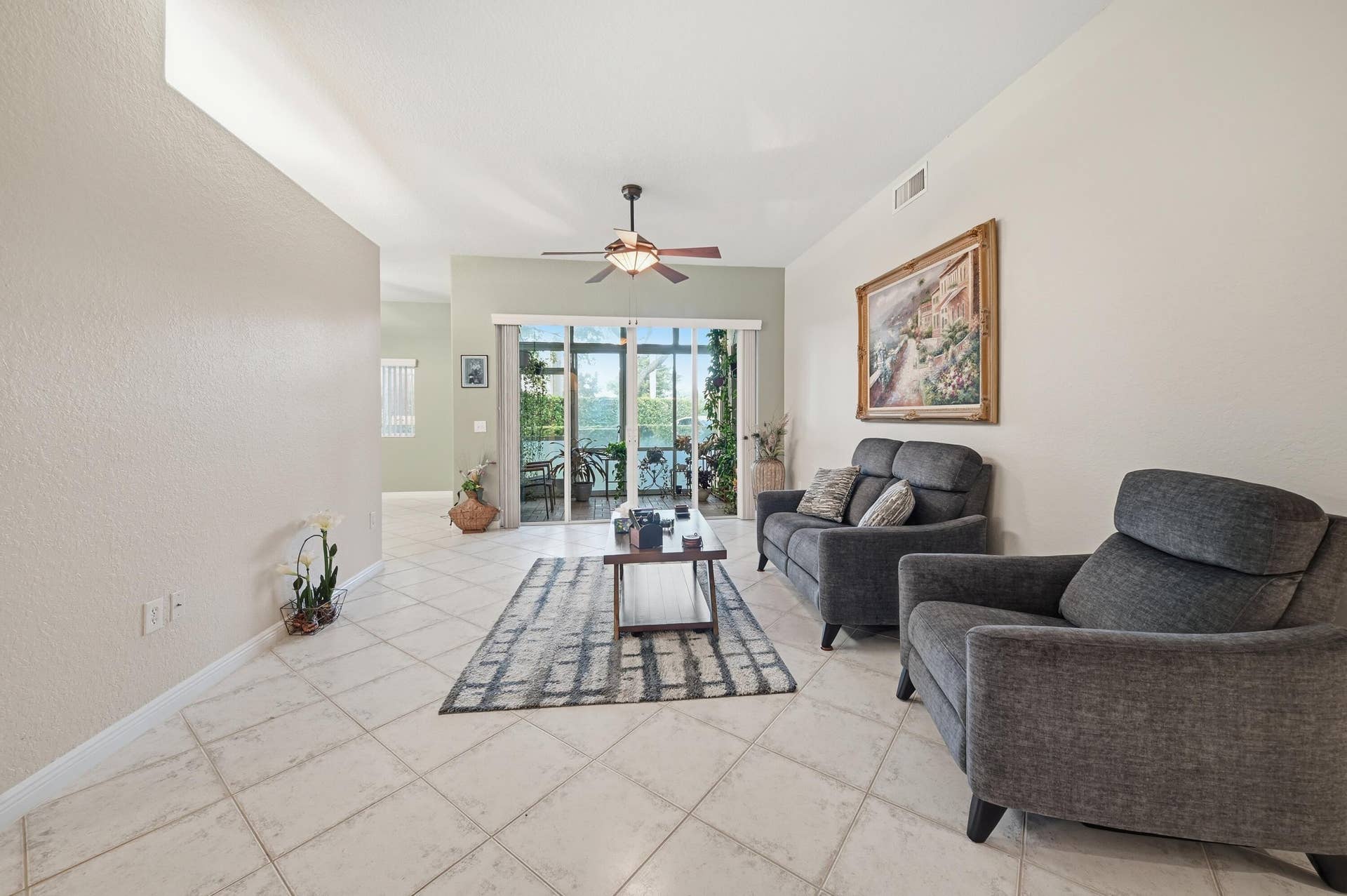 7986 EXETER Boulevard W, #101, Tamarac, FL 33321 Living room