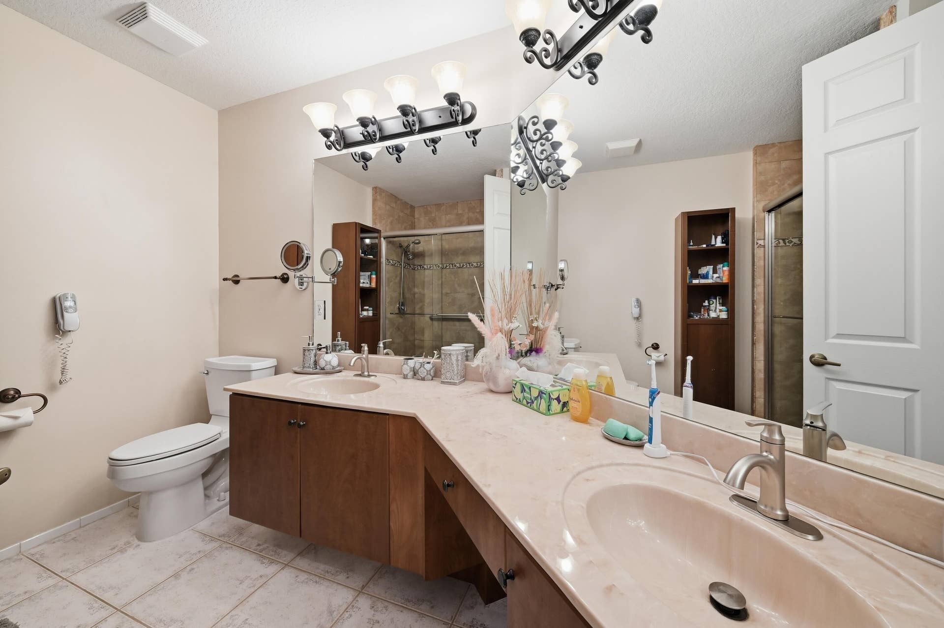 7986 EXETER Boulevard W, #101, Tamarac, FL 33321 Primary bathroom