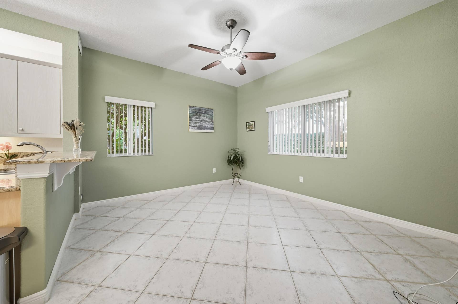 7986 EXETER Boulevard W, #101, Tamarac, FL 33321 Kitchen dining