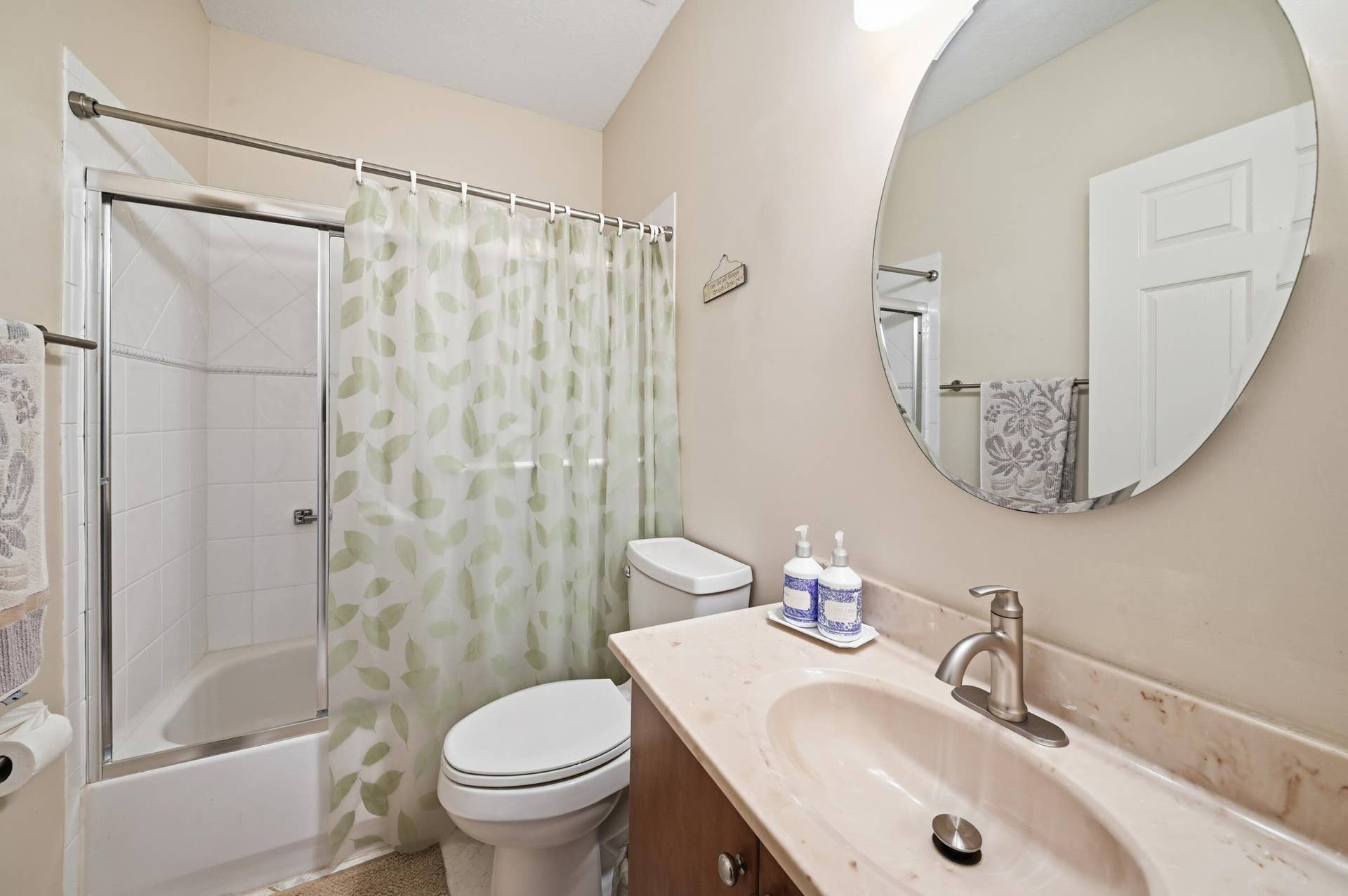 7986 EXETER Boulevard W, #101, Tamarac, FL 33321 2nd bathroom