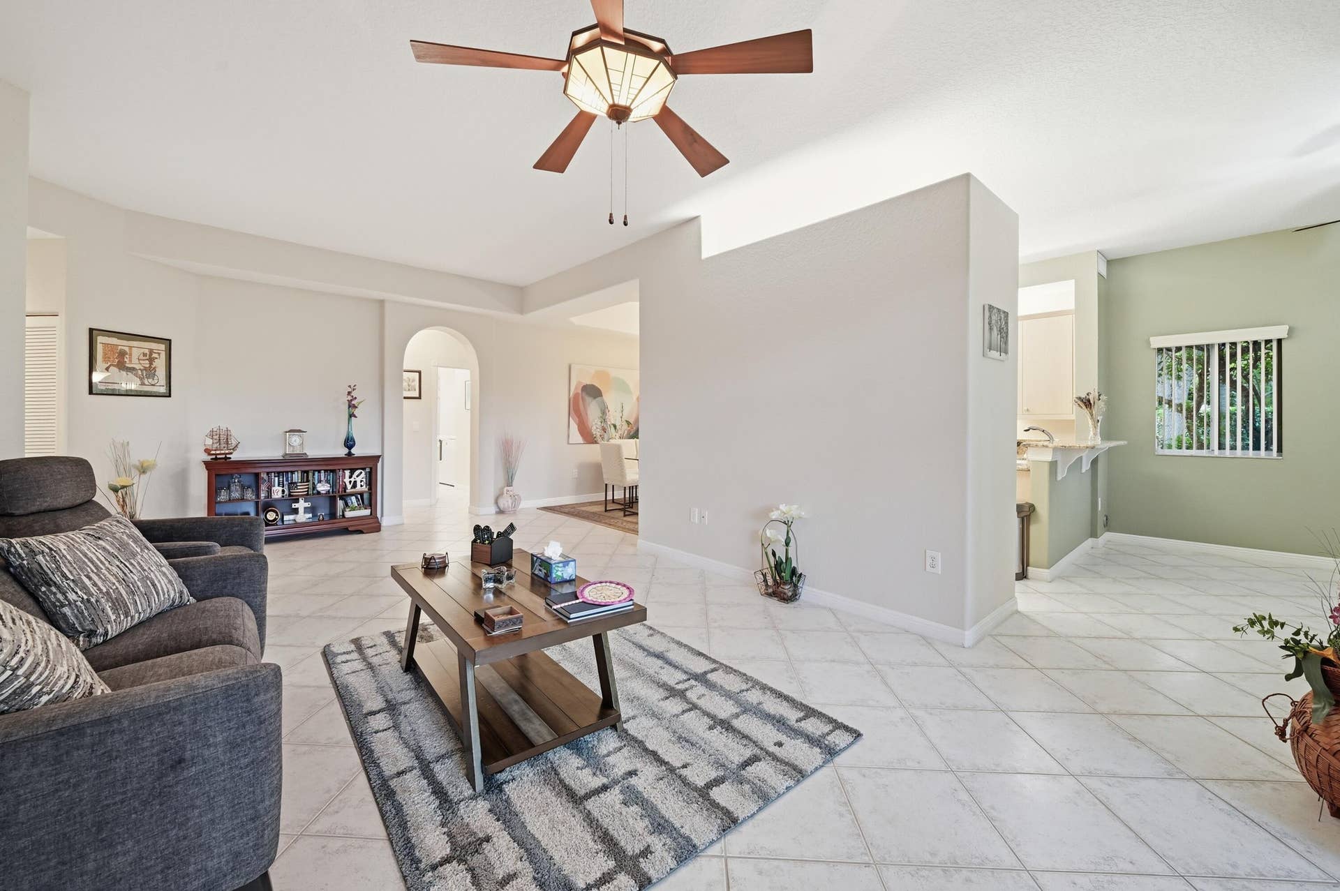 7986 EXETER Boulevard W, #101, Tamarac, FL 33321 Living room