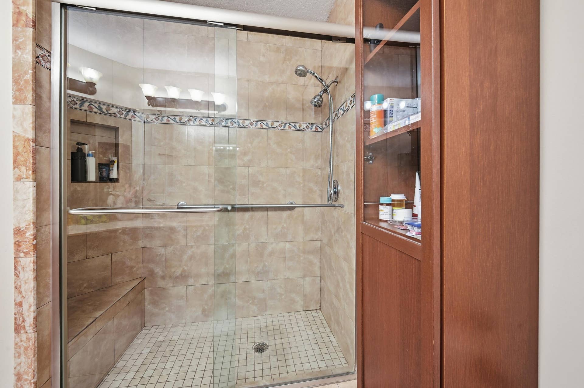 7986 EXETER Boulevard W, #101, Tamarac, FL 33321 Primary bathroom