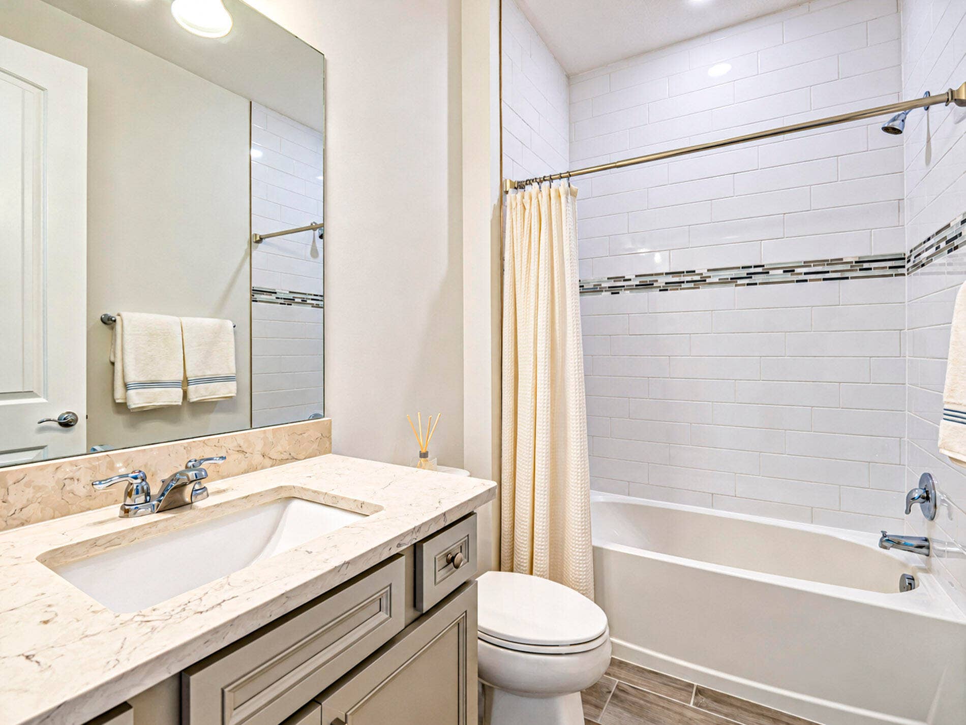 13580 SW GINGERLINE Drive, Port St Lucie, FL 34987 Guest bathroom