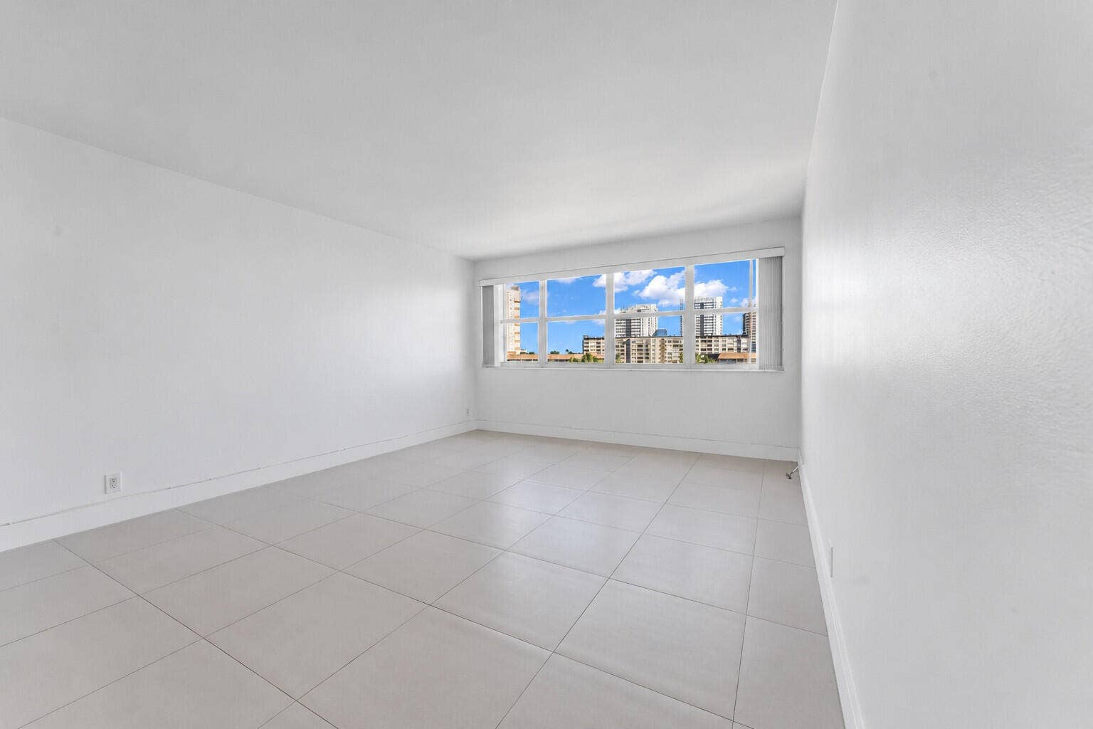 111 Golden Isles Drive, #D2, Hallandale Beach, FL 33009 111GoldenIslesDr_74046_8