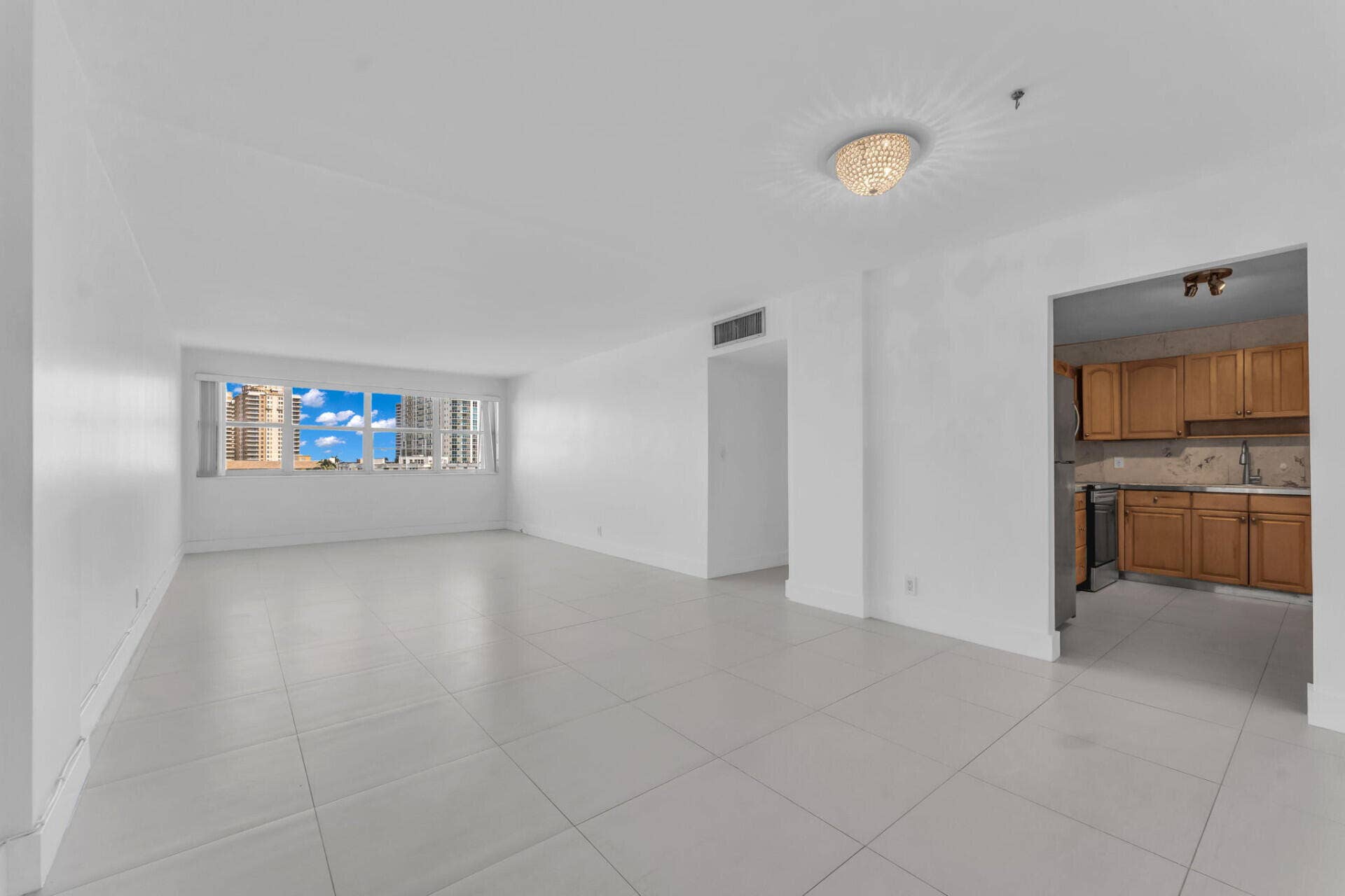 111 Golden Isles Drive, #D2, Hallandale Beach, FL 33009 111GoldenIslesDr_74046_6