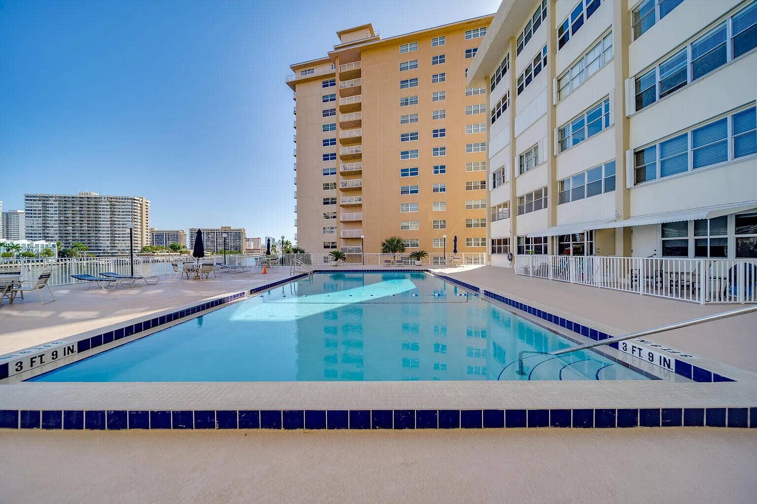 111 Golden Isles Drive, #D2, Hallandale Beach, FL 33009 111GoldenIslesDr_74046_3
