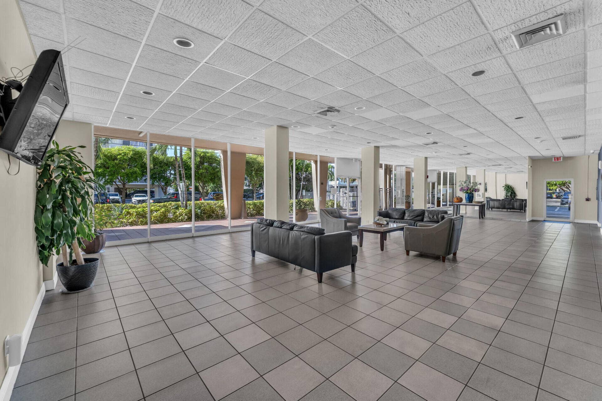 111 Golden Isles Drive, #D2, Hallandale Beach, FL 33009 111GoldenIslesDr_74046_20