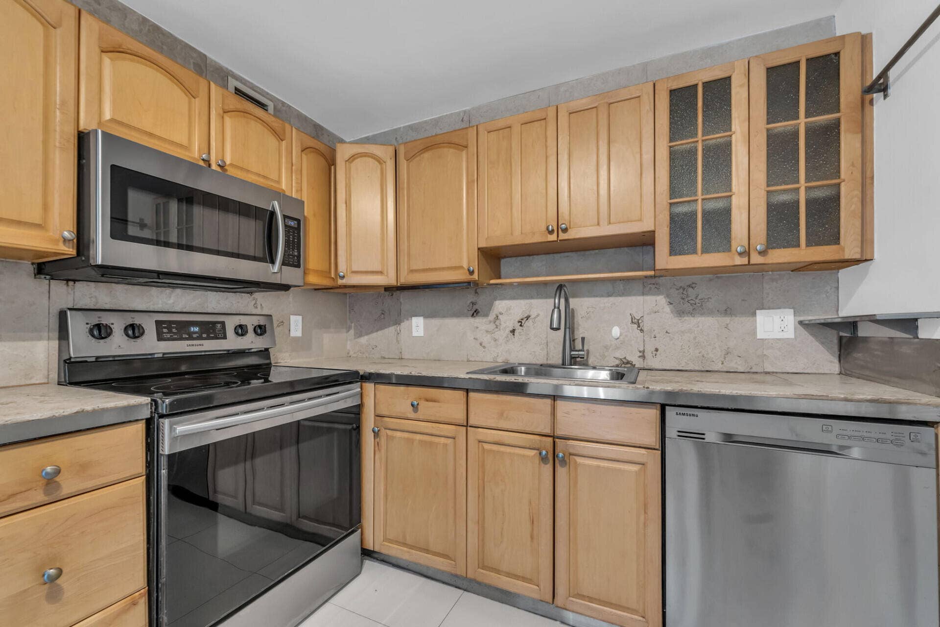 111 Golden Isles Drive, #D2, Hallandale Beach, FL 33009 111GoldenIslesDr_74046_10