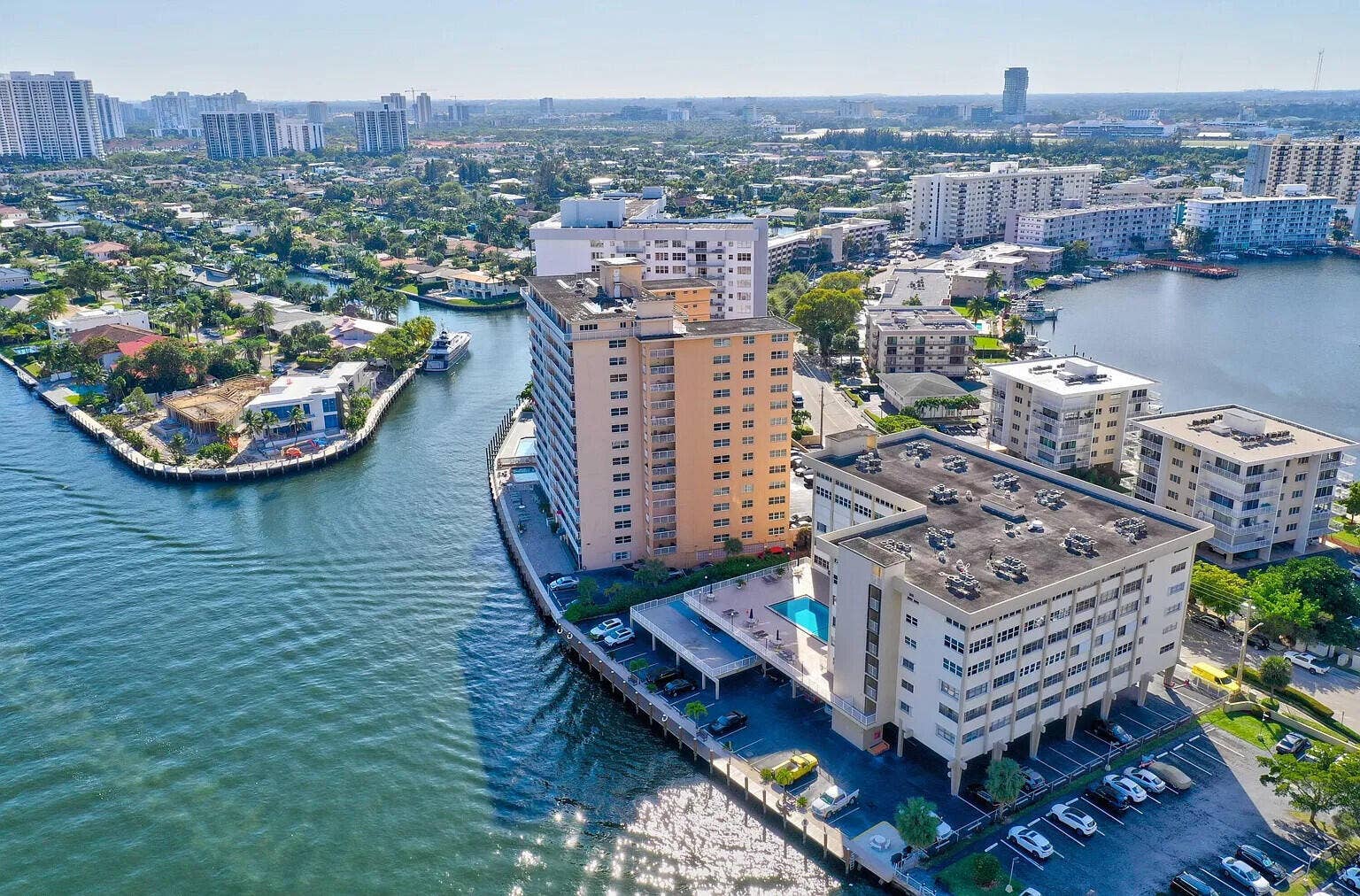 111 Golden Isles Drive, #D2, Hallandale Beach, FL 33009 111GoldenIslesDr_74046_22