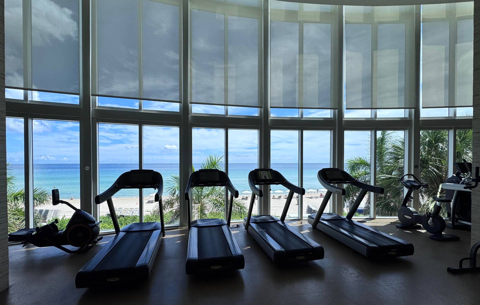 16001 COLLINS Avenue, #4002, Sunny Isles Beach, FL 33160 Beach front Treadmills ...