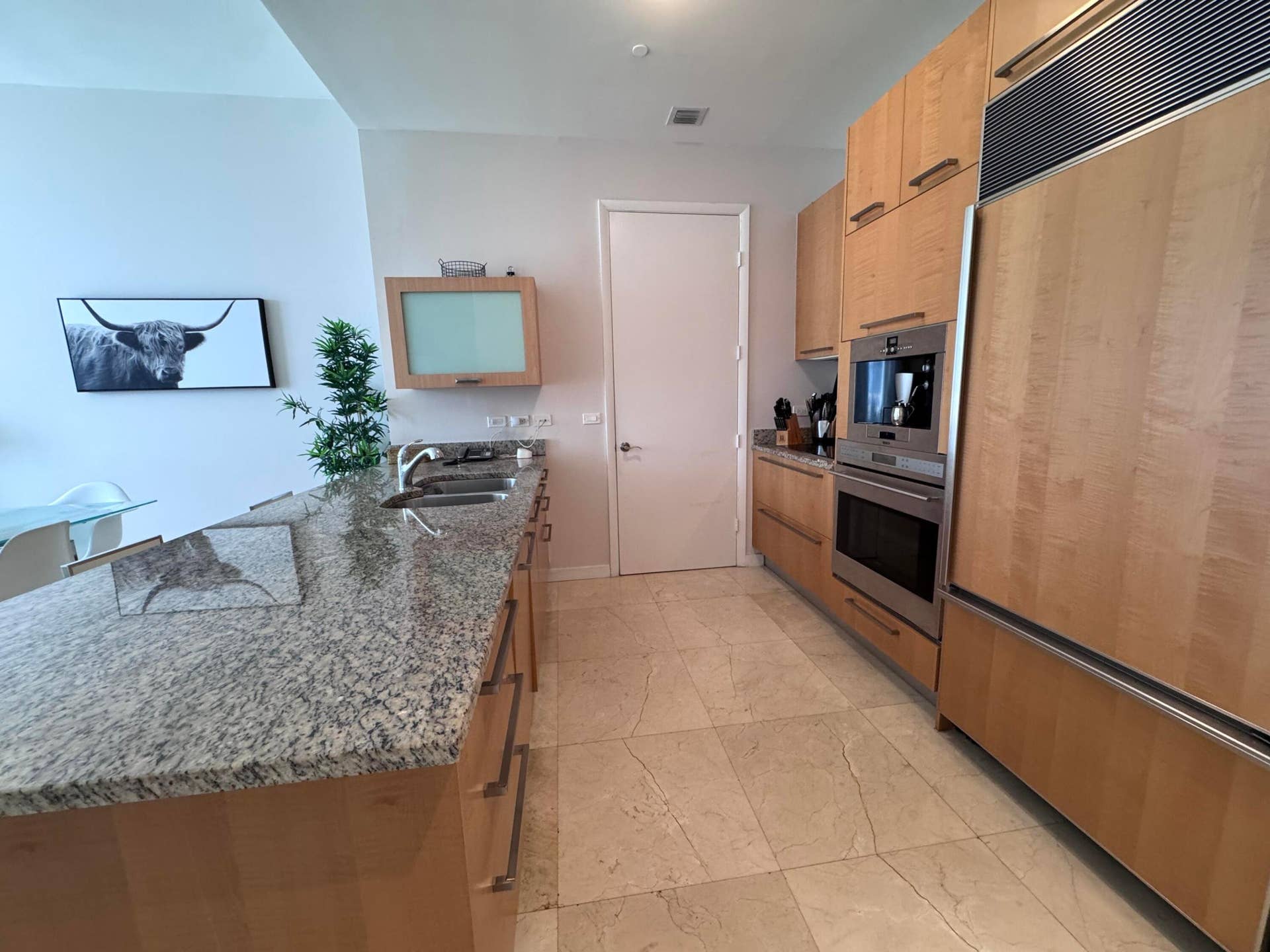 16001 COLLINS Avenue, #4002, Sunny Isles Beach, FL 33160 Spacious kitchen ...