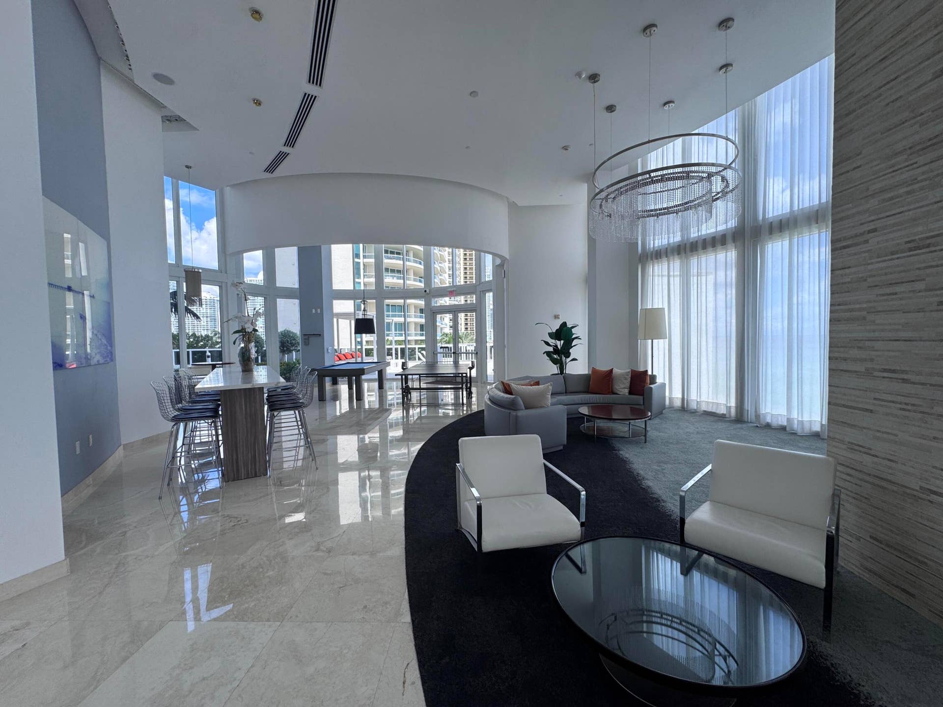 16001 COLLINS Avenue, #4002, Sunny Isles Beach, FL 33160 Community room ...
