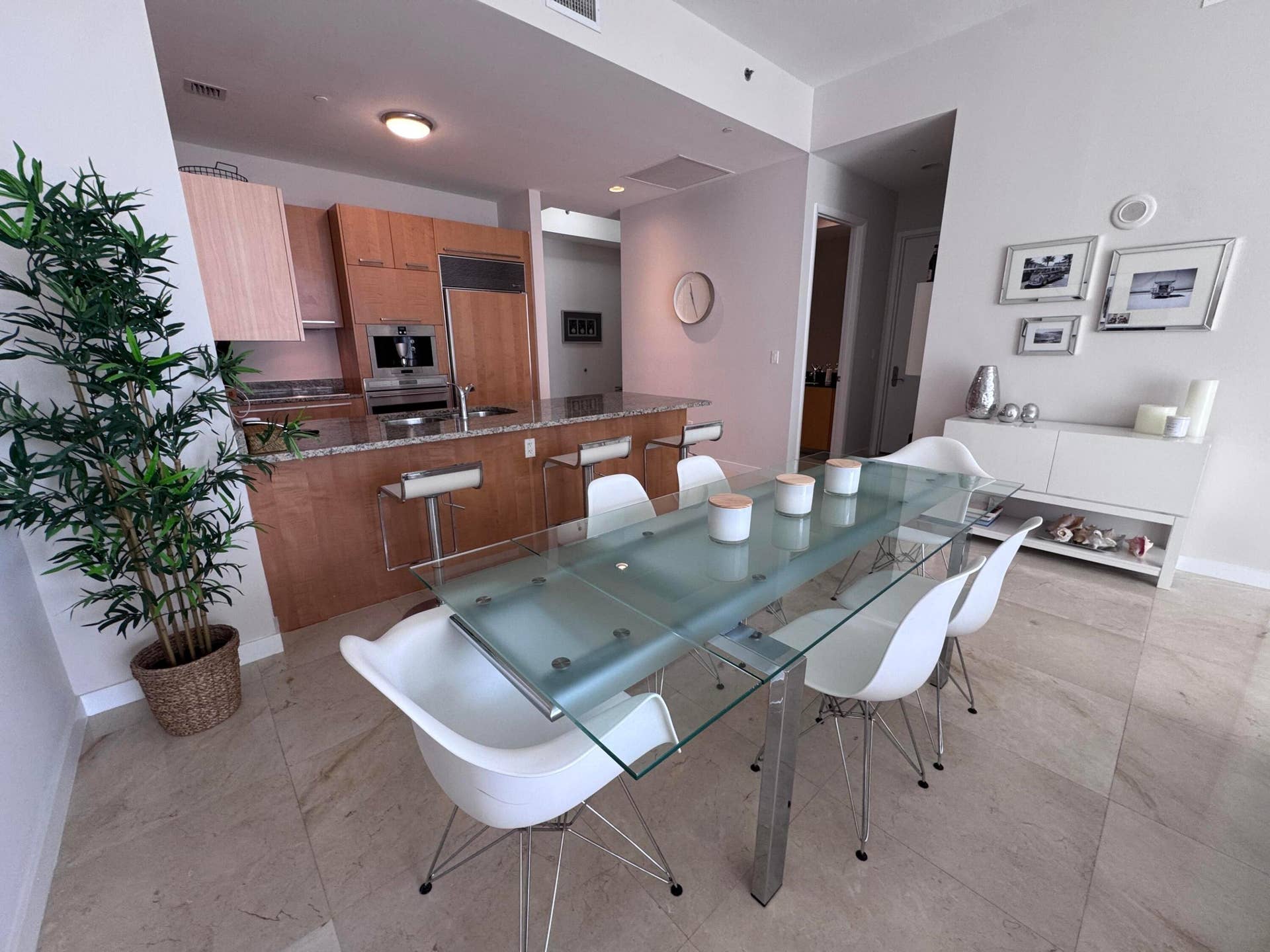 16001 COLLINS Avenue, #4002, Sunny Isles Beach, FL 33160 Expandable Table with comfy chairs ...