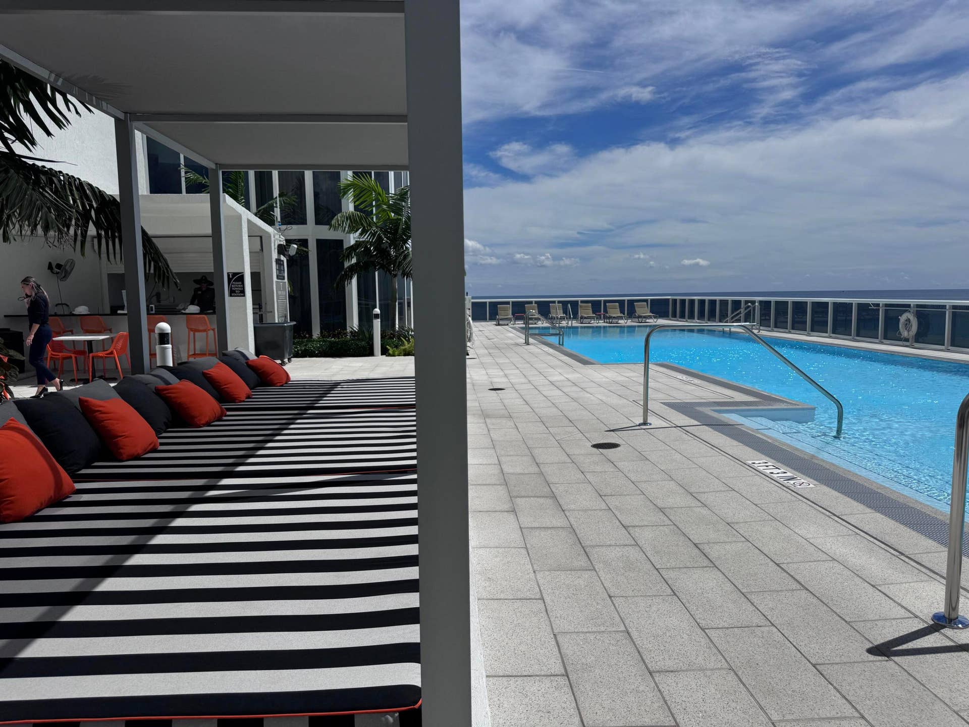 16001 COLLINS Avenue, #4002, Sunny Isles Beach, FL 33160 Cabanas by the pool ... 4U.
