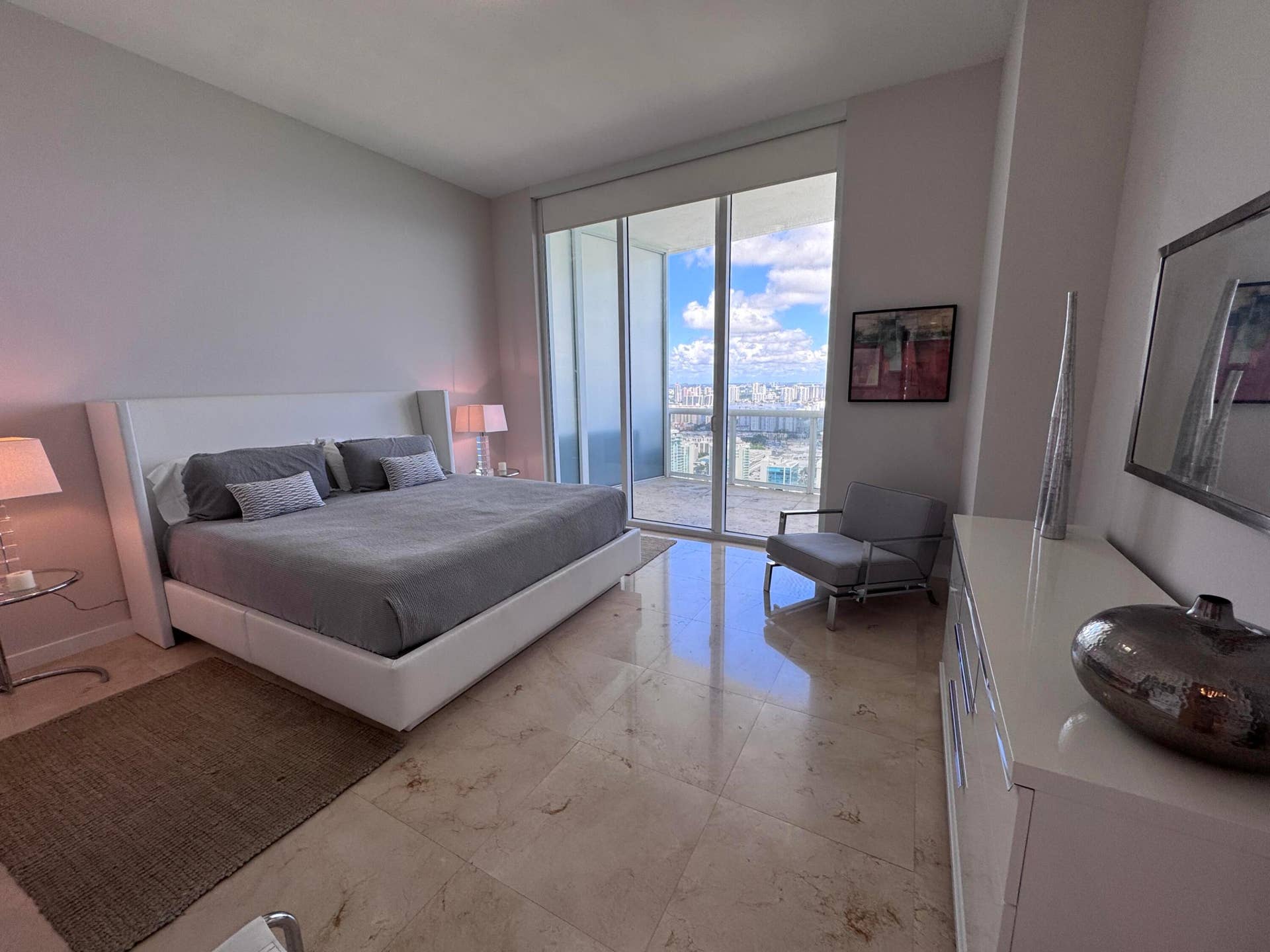 16001 COLLINS Avenue, #4002, Sunny Isles Beach, FL 33160 Primary Suite - King size bed